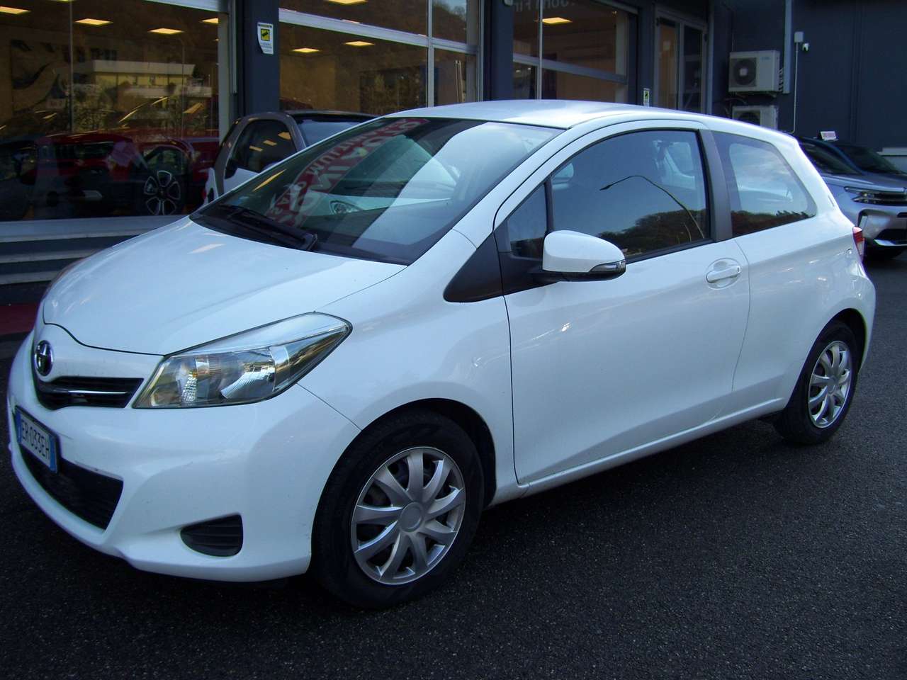 Toyota Yaris Yaris III 2011 3p 1.0 Active