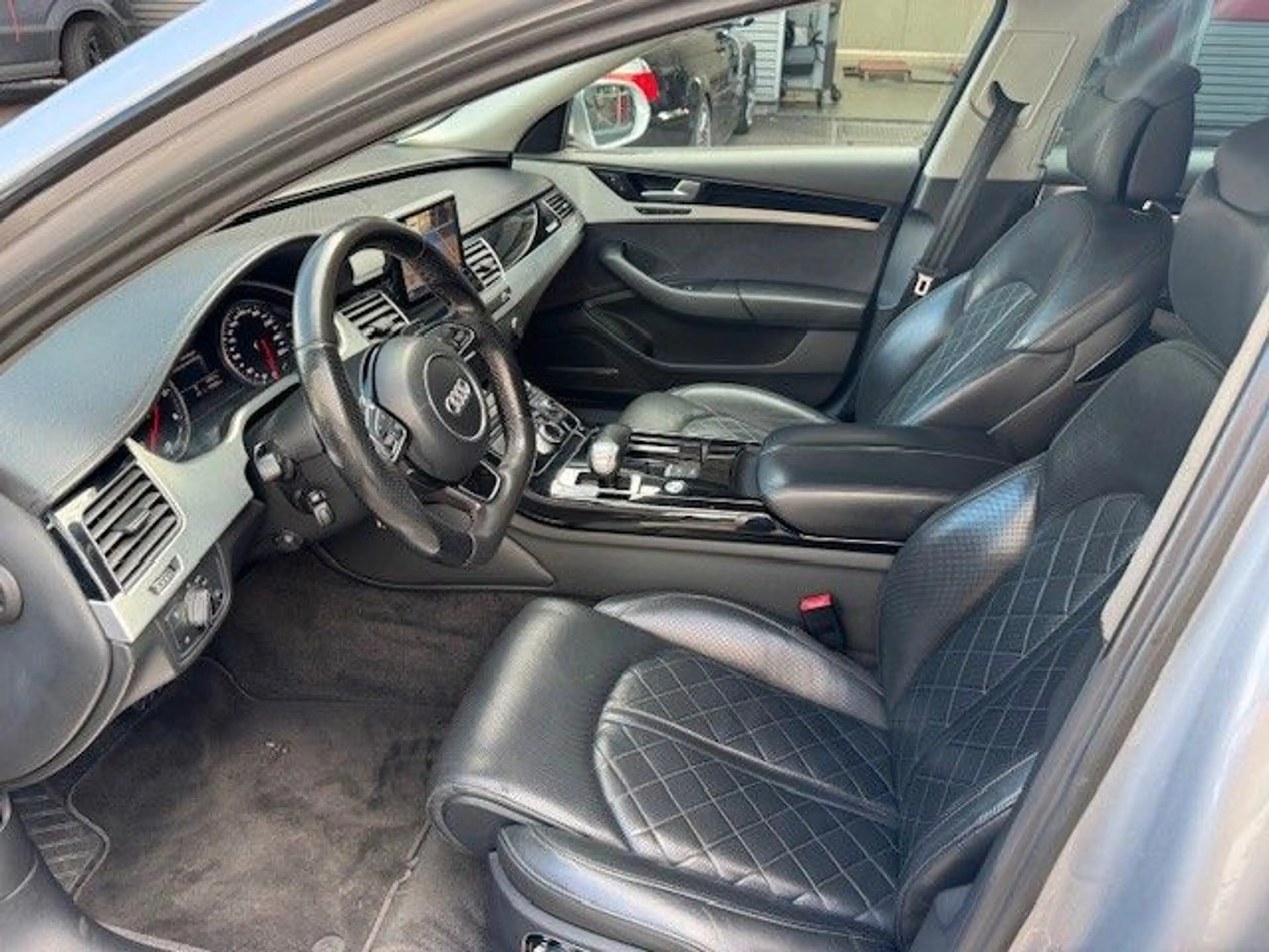 Audi A8 4.2 TDI clean diesel quattro — photo 6