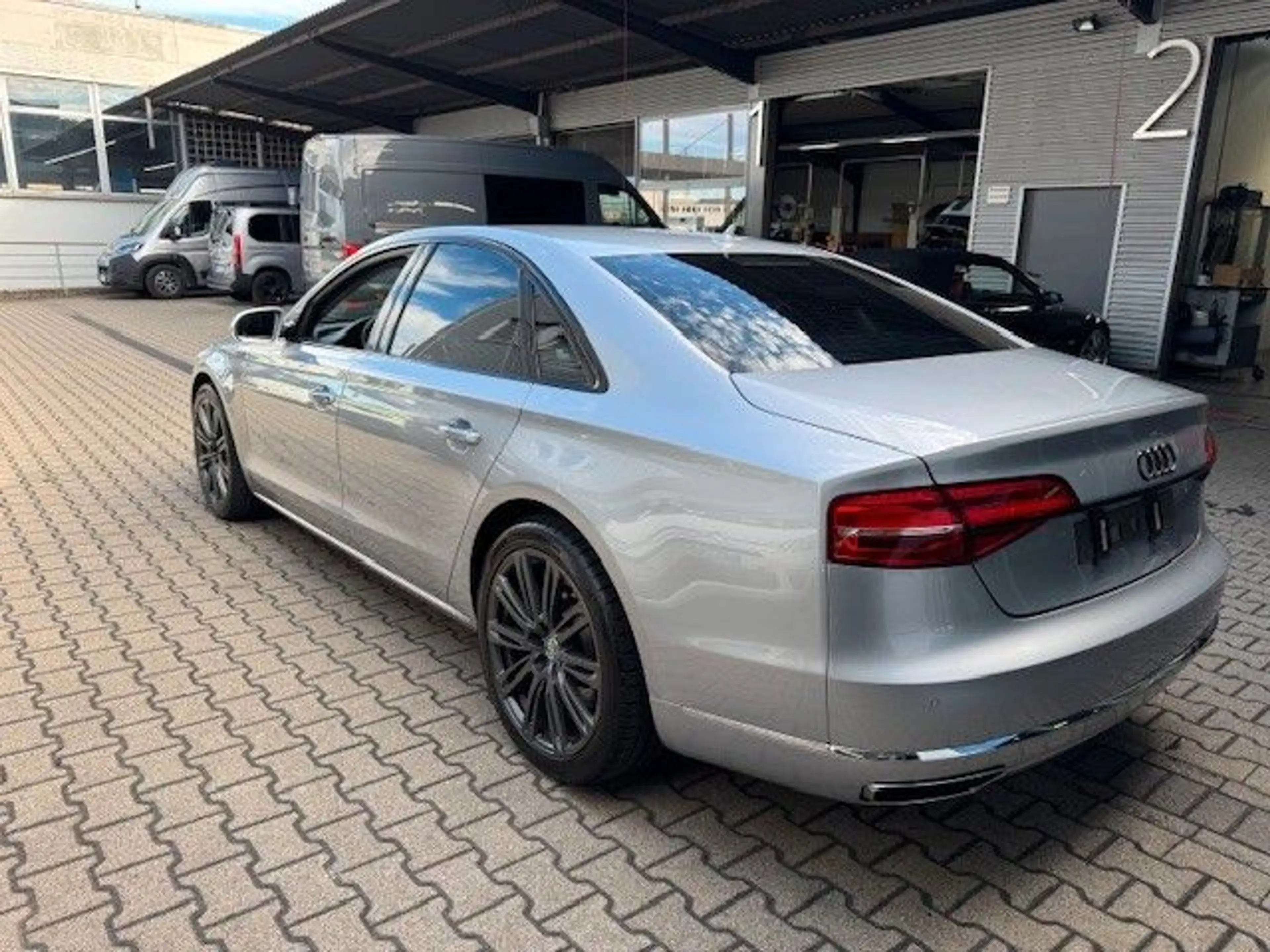 Audi A8 4.2 TDI clean diesel quattro — photo 4