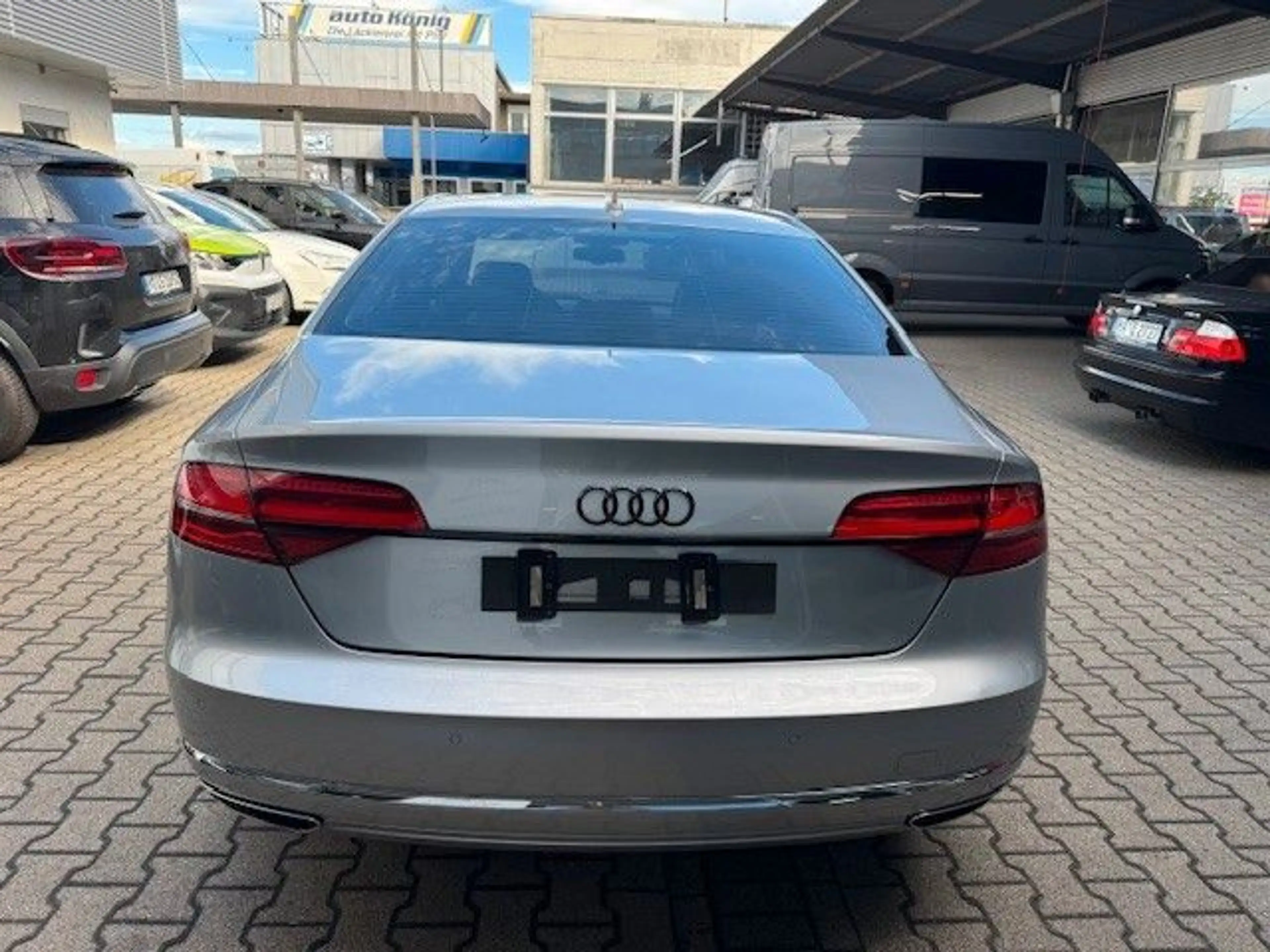 Audi A8 4.2 TDI clean diesel quattro — photo 3