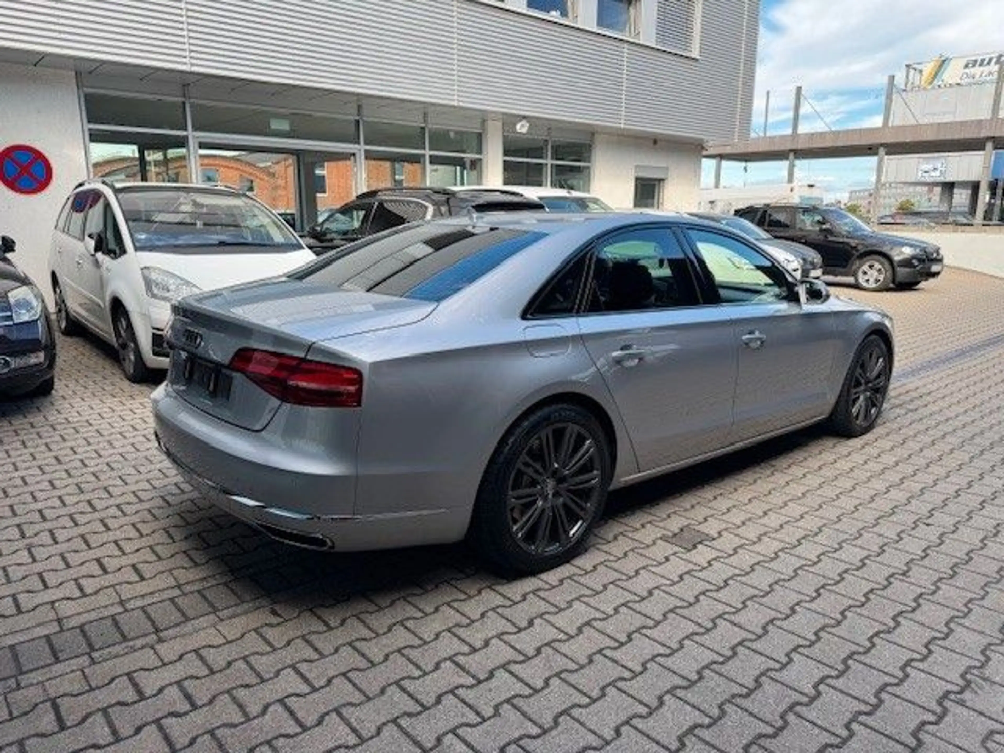 Audi A8 4.2 TDI clean diesel quattro — photo 2