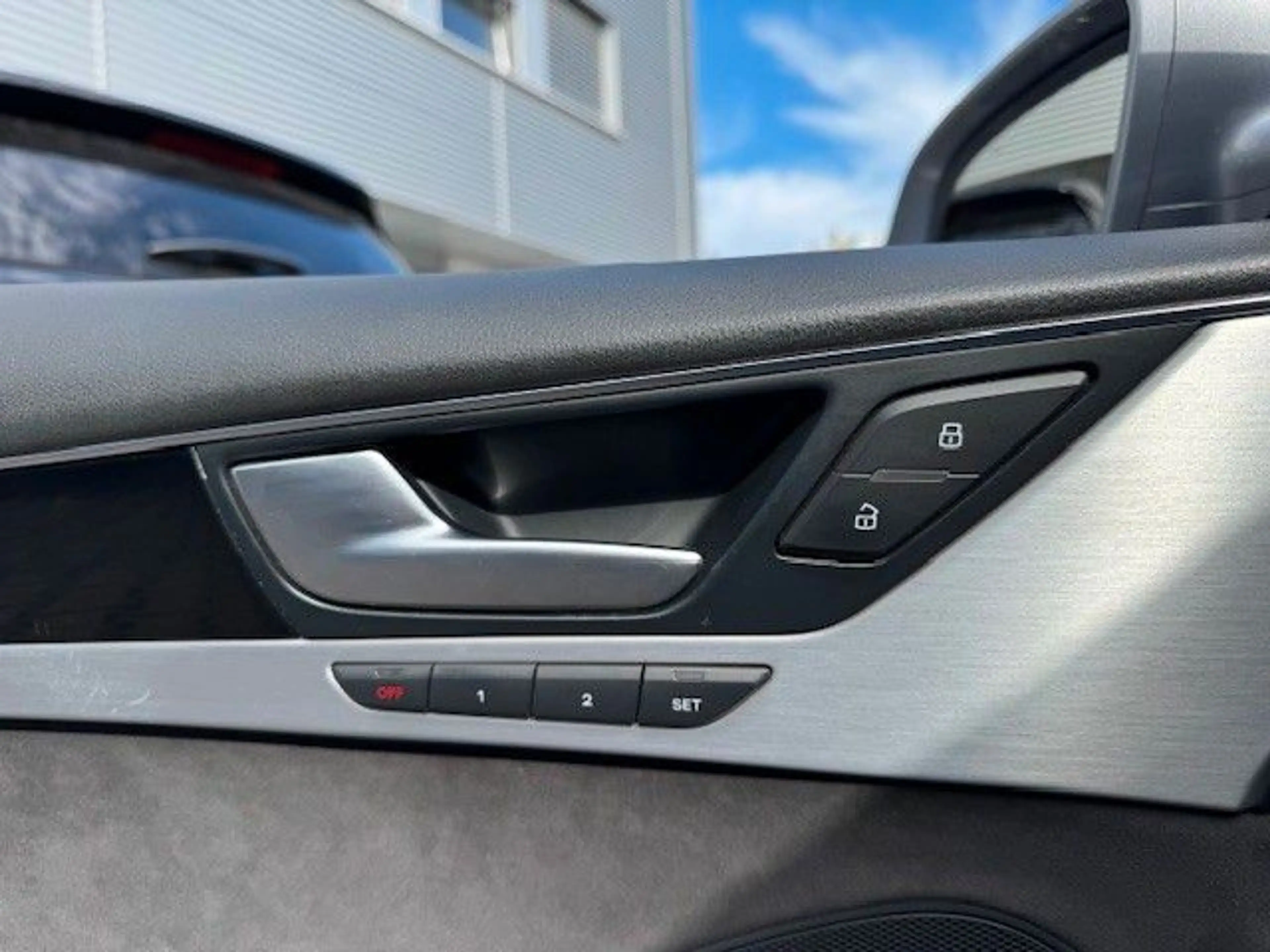 Audi A8 4.2 TDI clean diesel quattro — photo 14