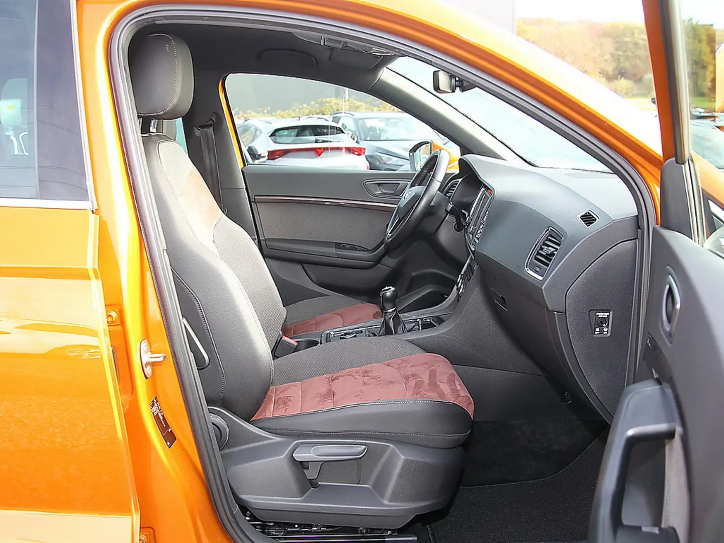 SEAT Ateca 2.0 TDI Xcellence 4Drive NAVI AHK 360° Orange - 2