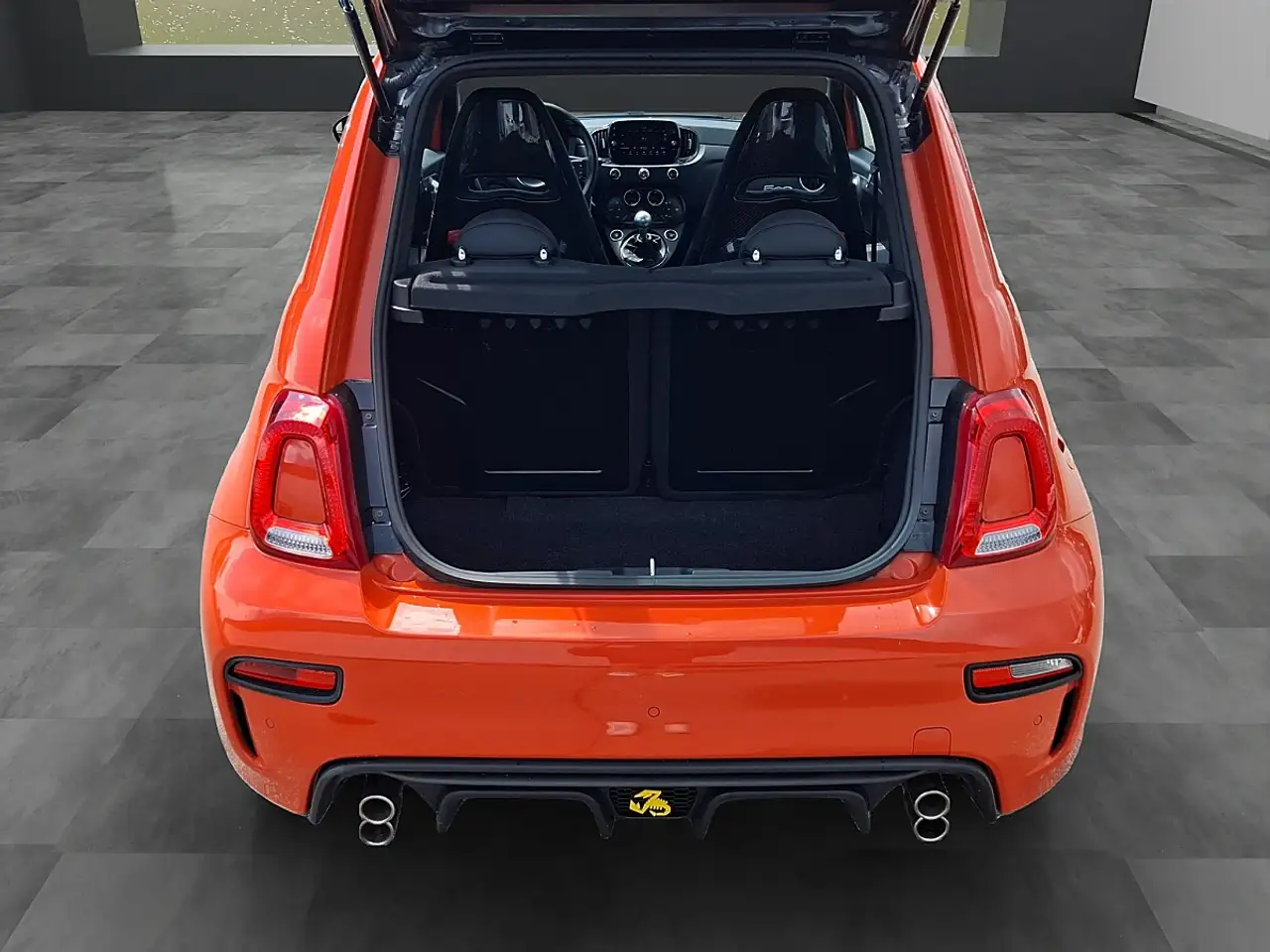 Abarth 695 2023 — фото 11