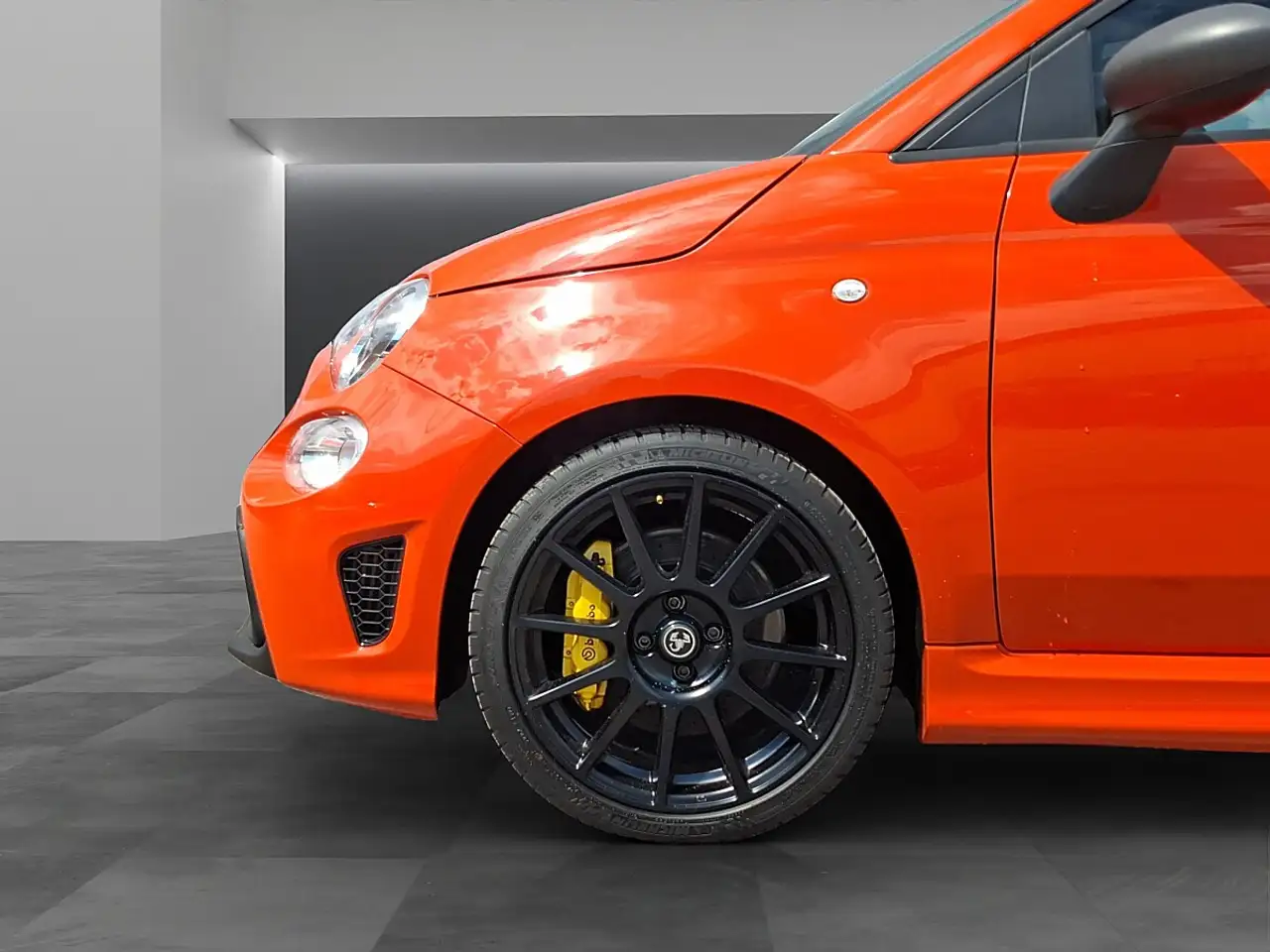 Abarth 695 2023 — фото 12