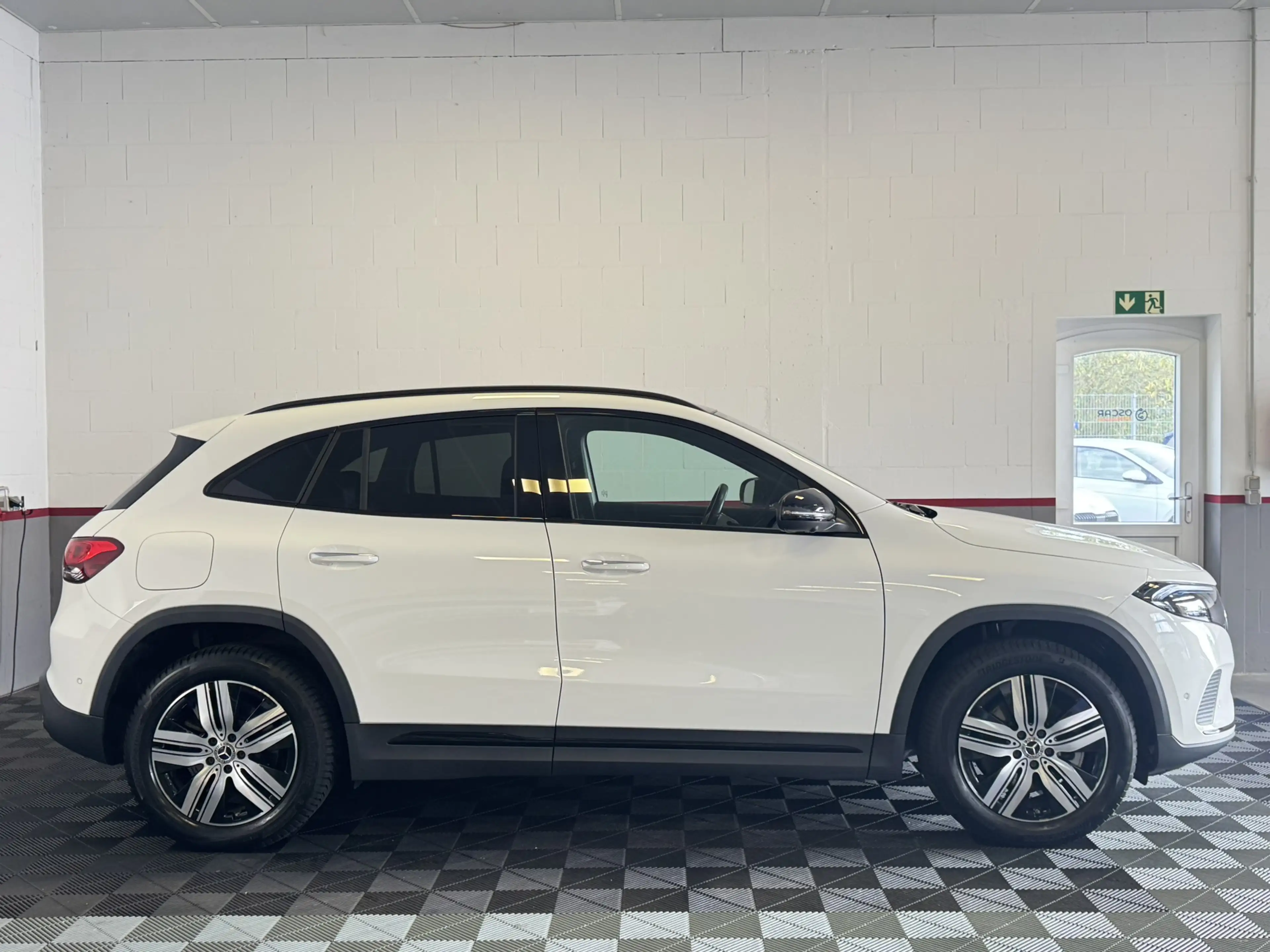 Mercedes-Benz EQA 350 4Matic Advanced+ Pano Burmester — photo 4
