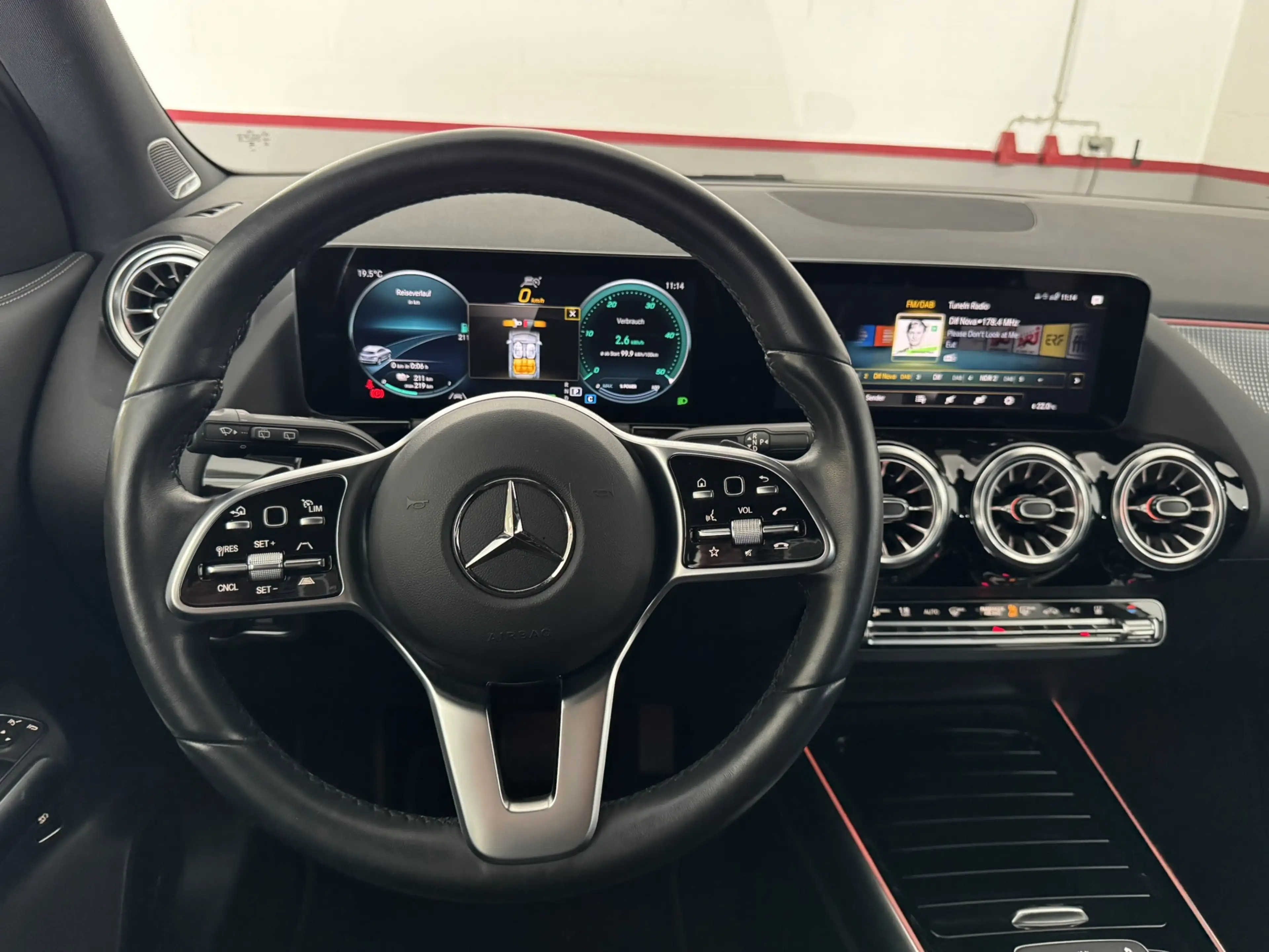Mercedes-Benz EQA 350 4Matic Advanced+ Pano Burmester — photo 15