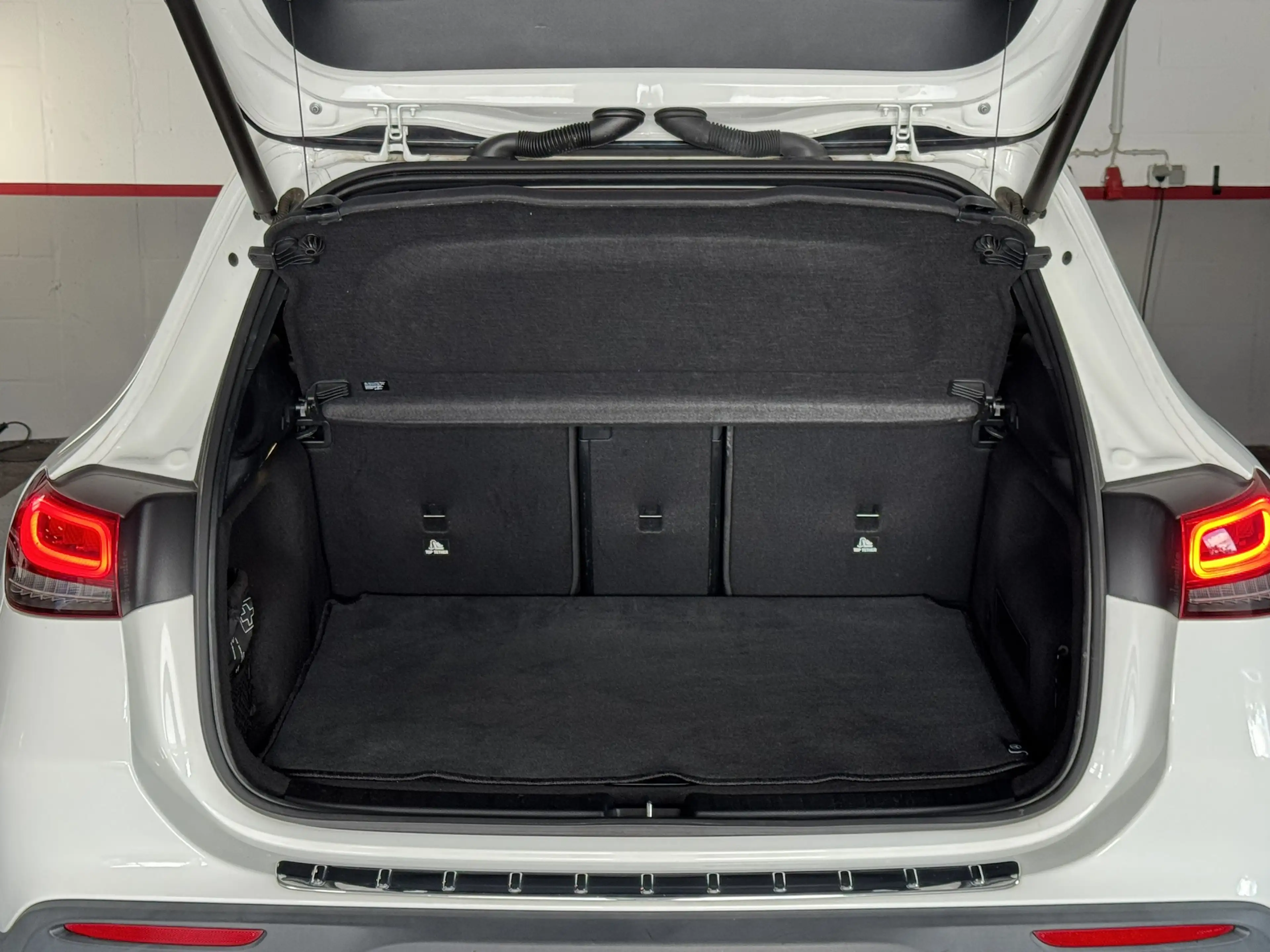 Mercedes-Benz EQA 350 4Matic Advanced+ Pano Burmester — photo 12