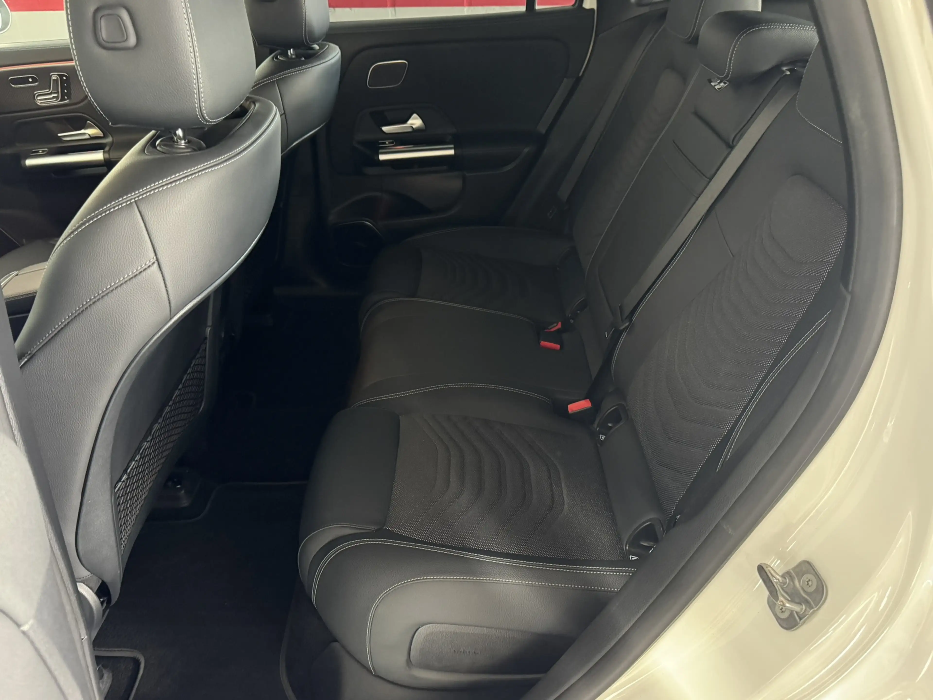 Mercedes-Benz EQA 350 4Matic Advanced+ Pano Burmester — photo 11