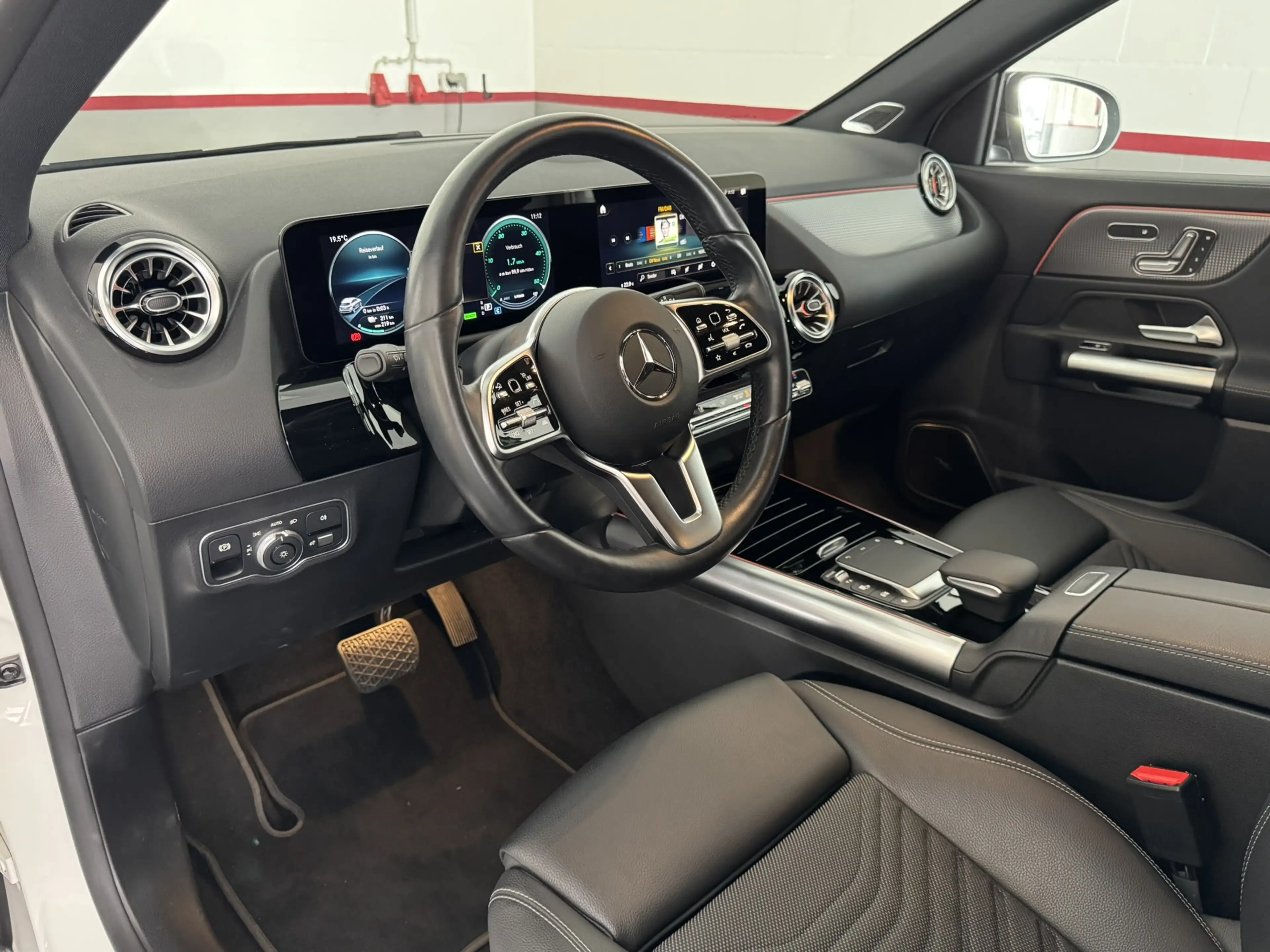 Mercedes-Benz EQA 350 4Matic Advanced+ Pano Burmester — photo 9
