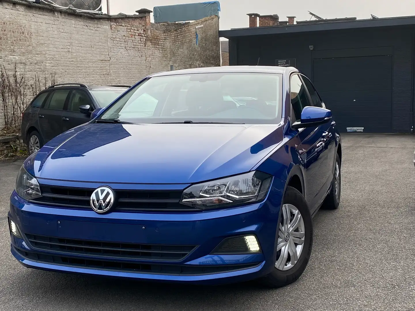 Volkswagen Polo 1.0i Trendline Azul - 1