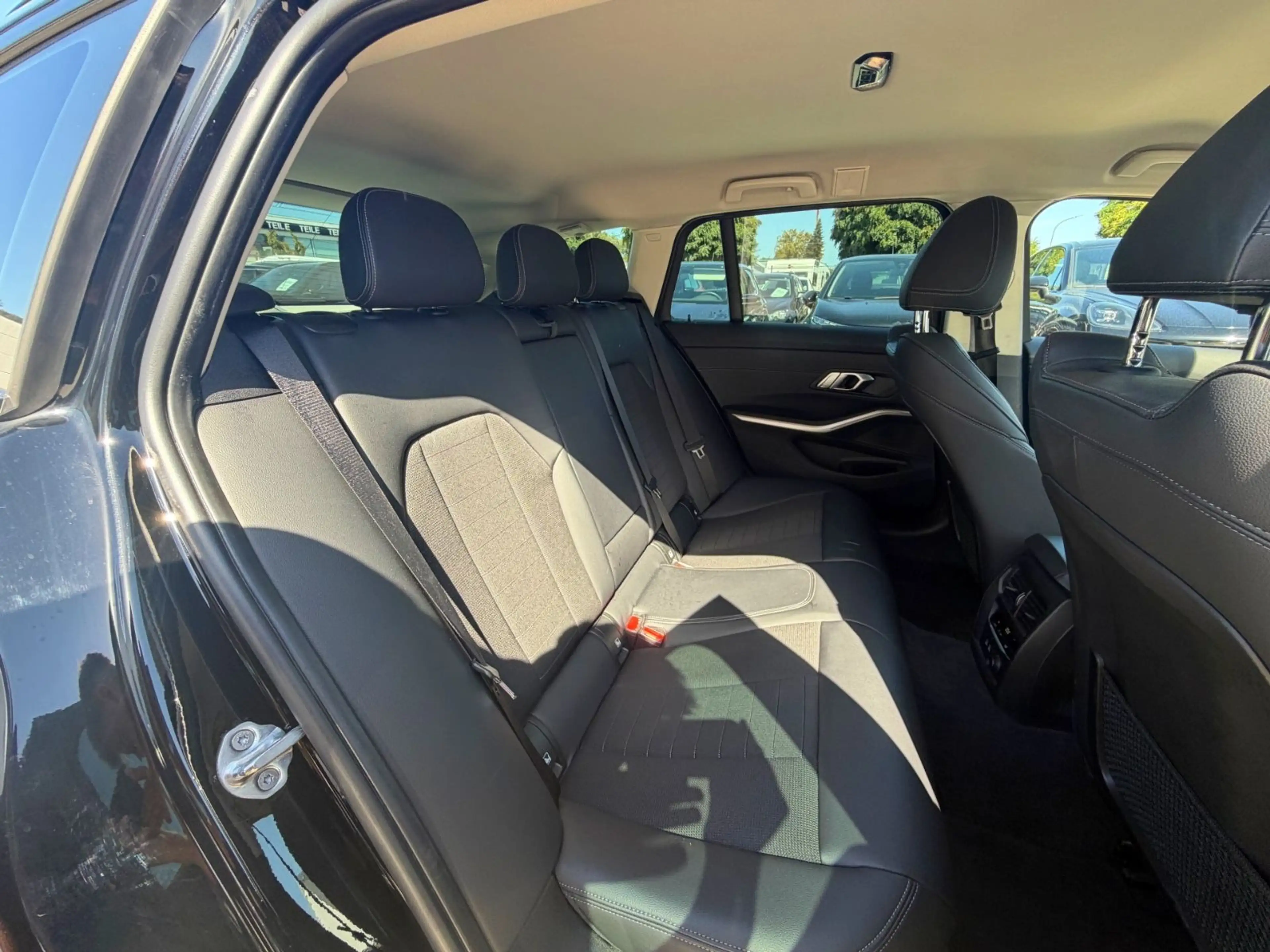 BMW 330 d Touring xDrive Sport Line/LASER/HUD/LIVECO — photo 9