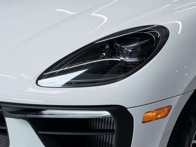 2022 Porsche Macan S thumb 8