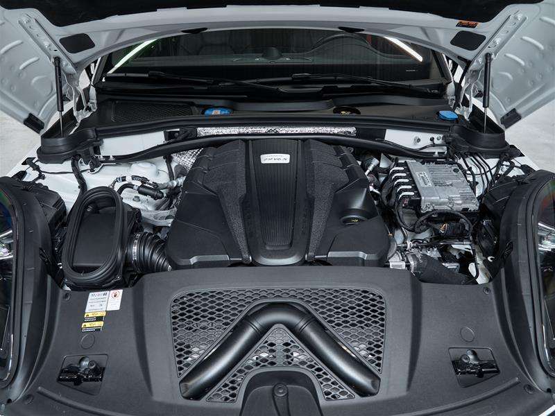 2022 Porsche Macan S thumb 10