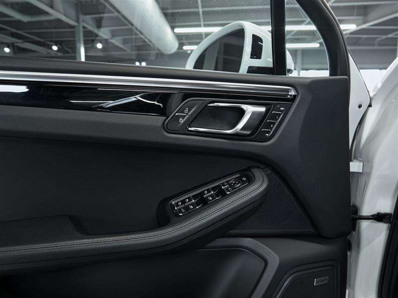 2022 Porsche Macan S thumb 26