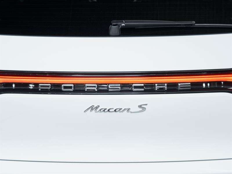 2022 Porsche Macan S thumb 14