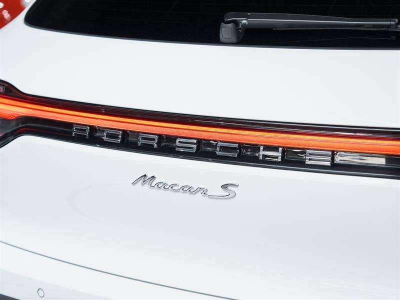 2022 Porsche Macan S thumb 15