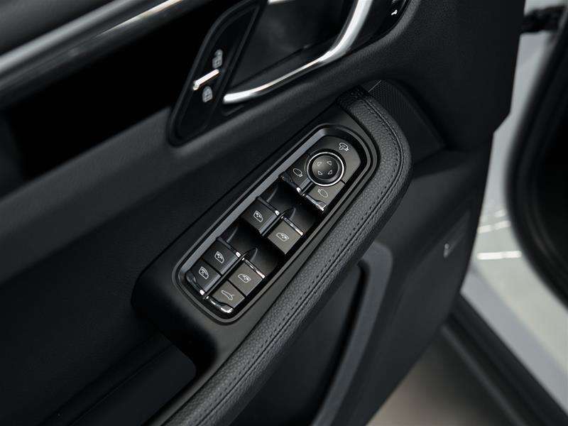 2022 Porsche Macan S thumb 27