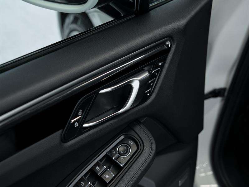 2022 Porsche Macan S thumb 28