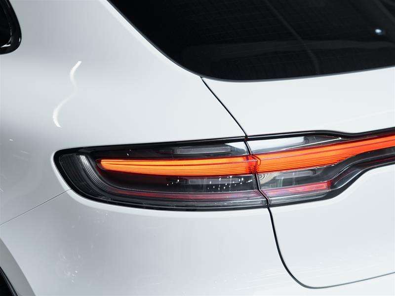 2022 Porsche Macan S thumb 12