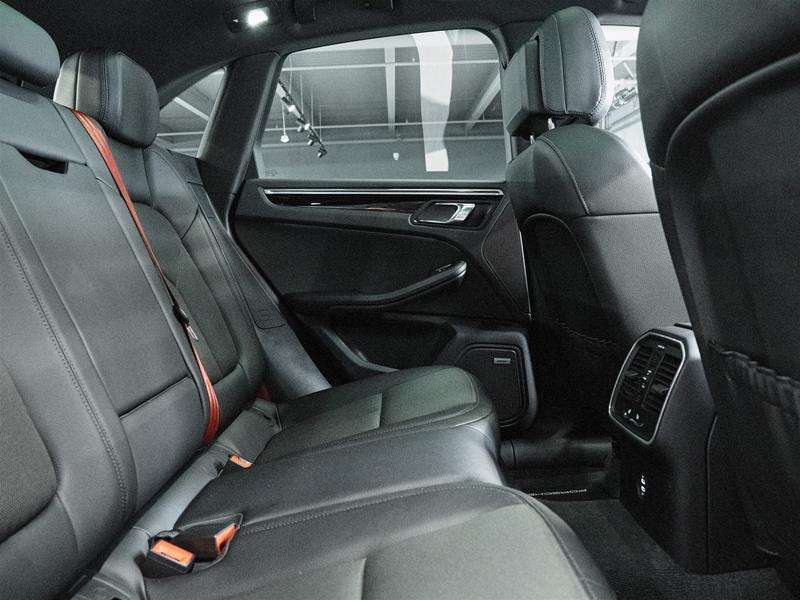 2022 Porsche Macan S thumb 23