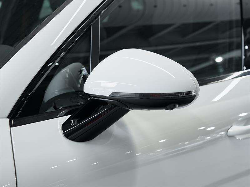 2022 Porsche Macan S thumb 11