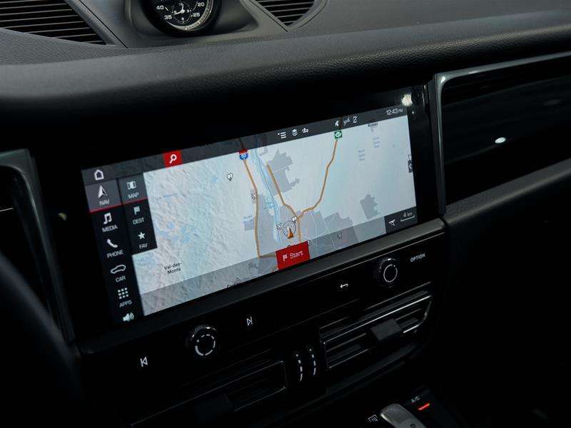 2022 Porsche Macan S thumb 35