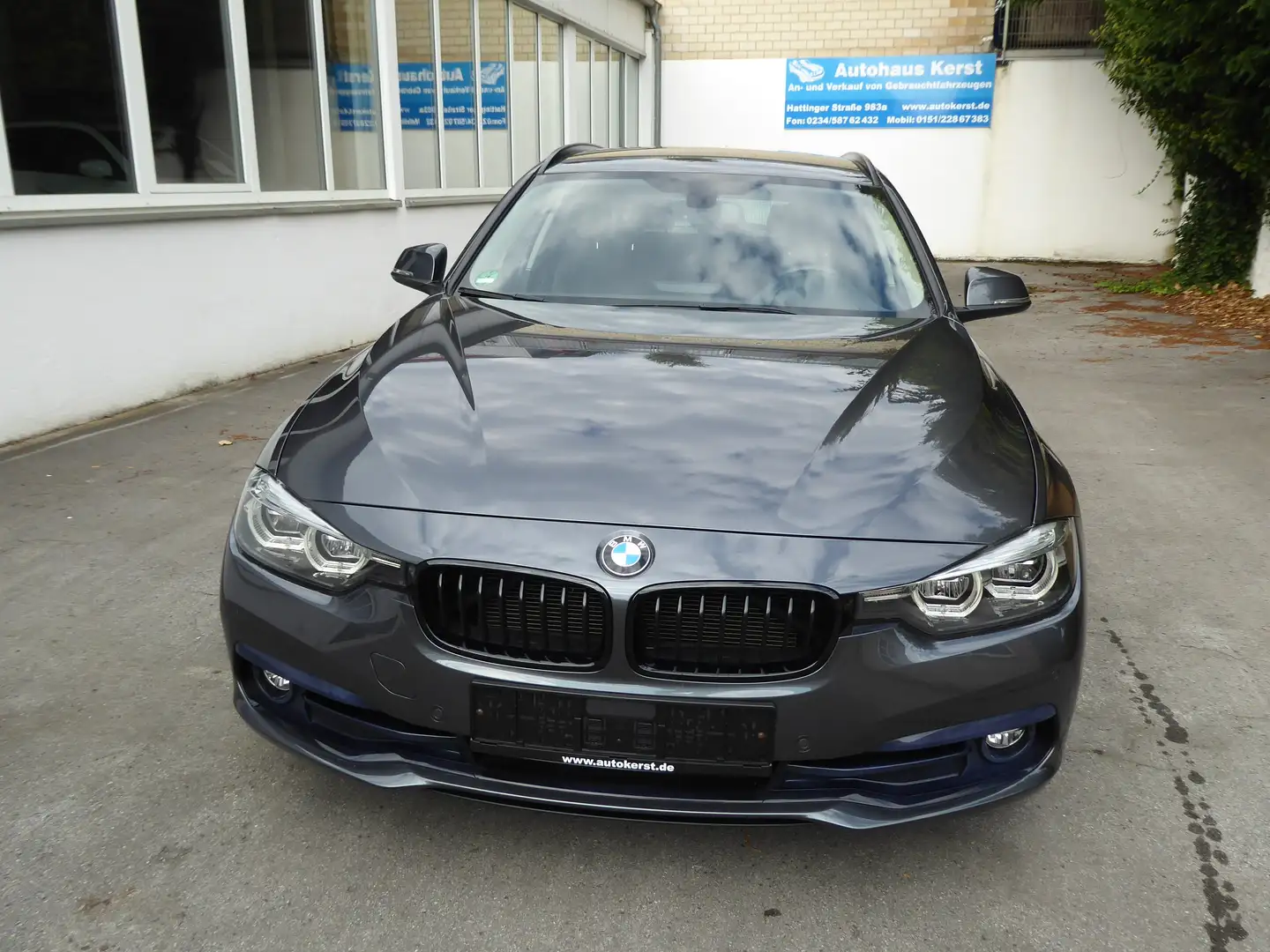 BMW 320 d Sport Line Shadow Autom. Scheckh. BMW Kamera PDC Grijs - 1