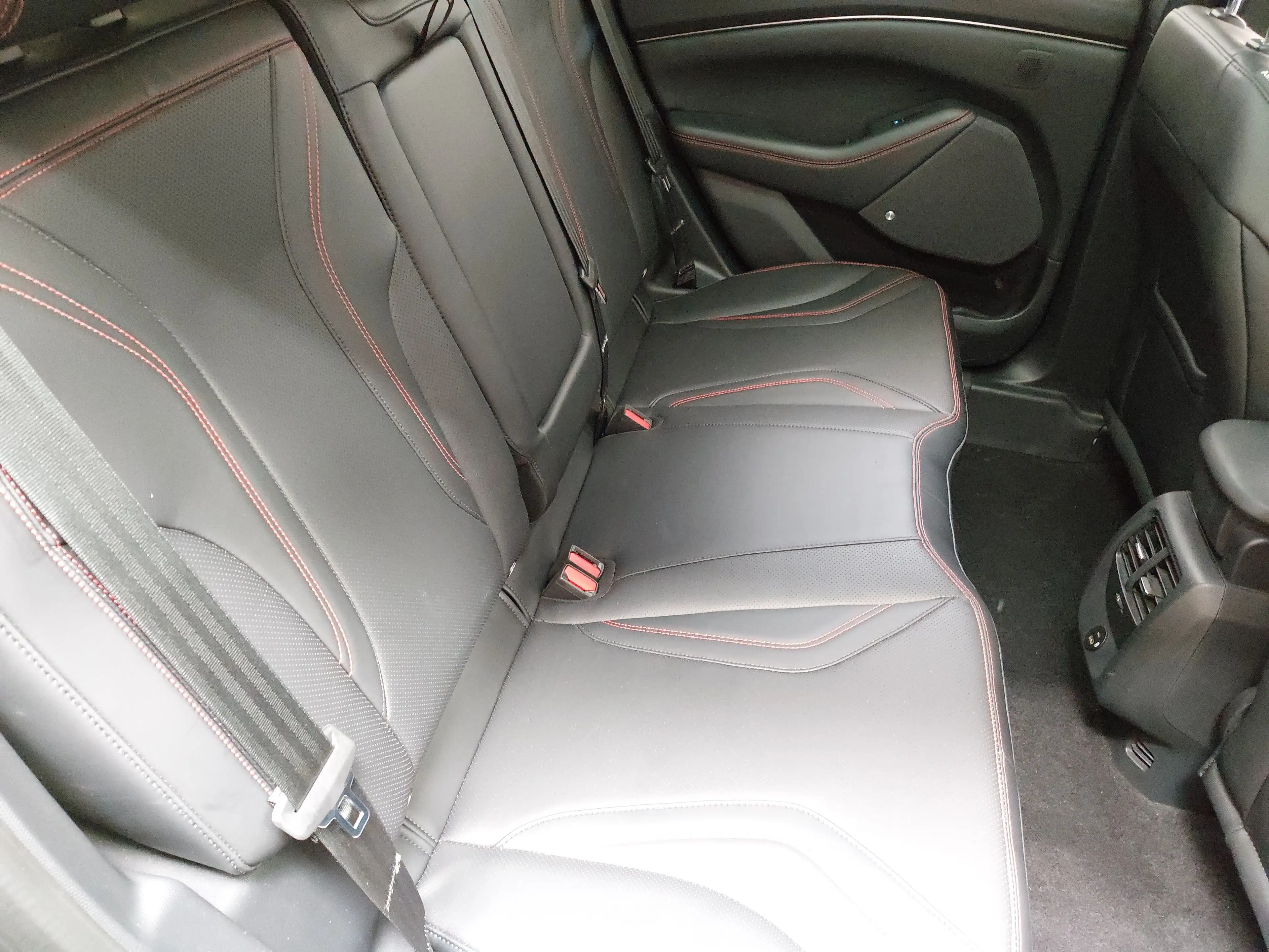 Ford Mustang Mach-E AWD LEDER NAVI LED KAMERA — photo 12