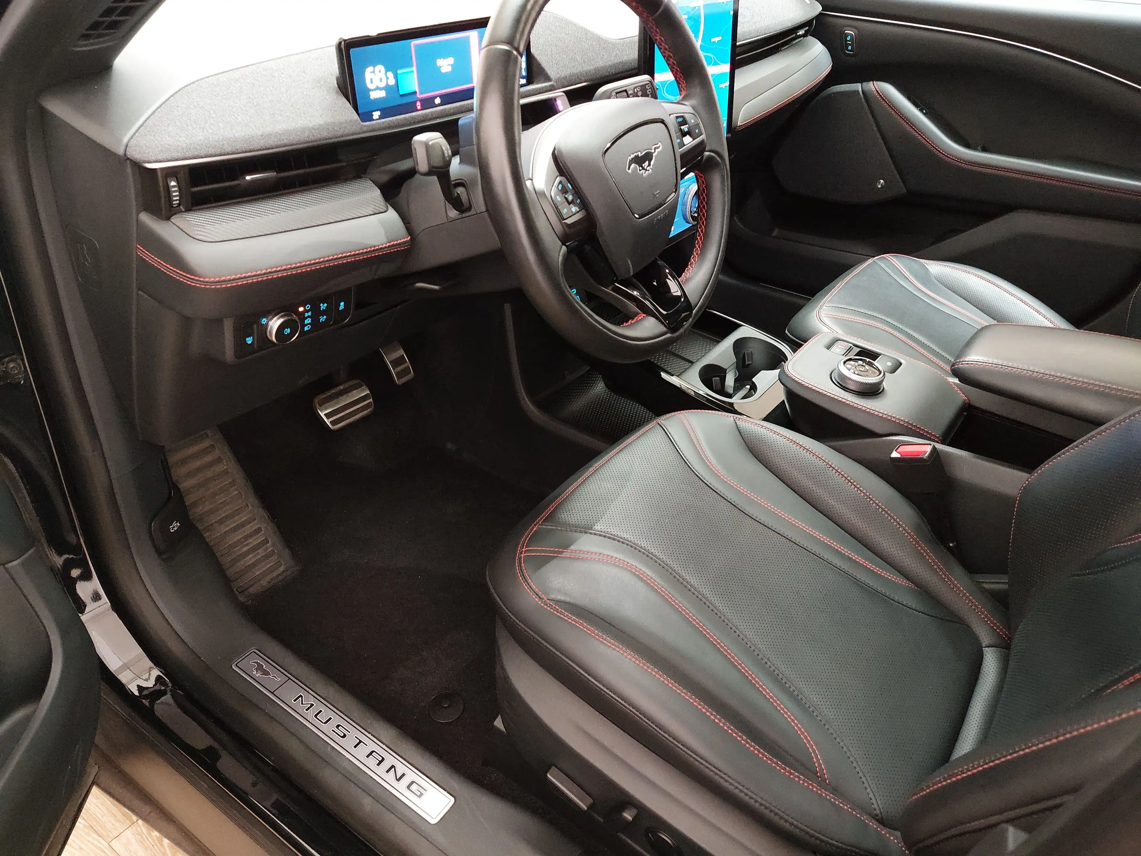 Ford Mustang Mach-E AWD LEDER NAVI LED KAMERA — photo 6