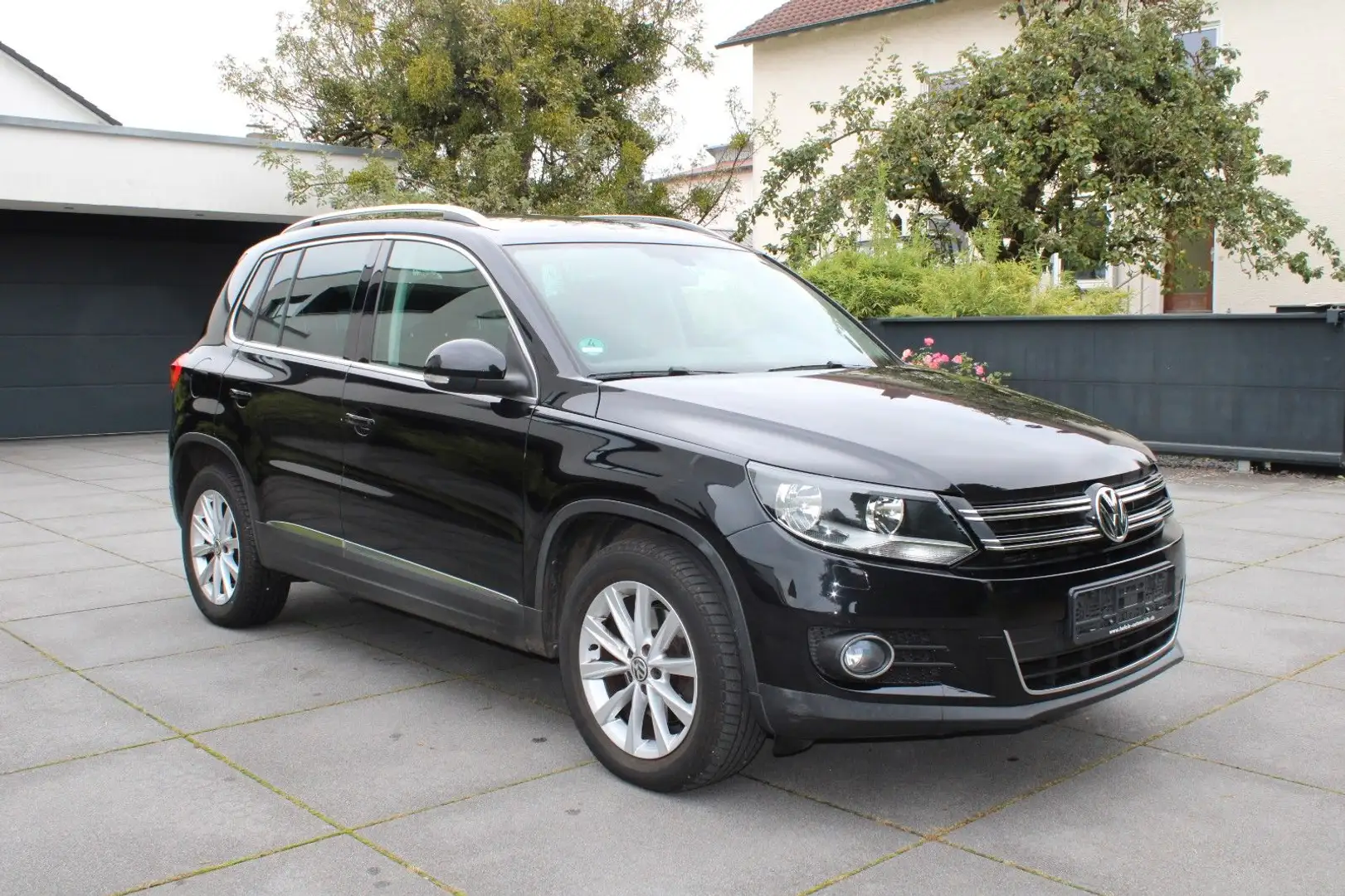 Volkswagen Tiguan Sport & Style **TEMPO/NAVI/SHZ/DSG** Noir - 2