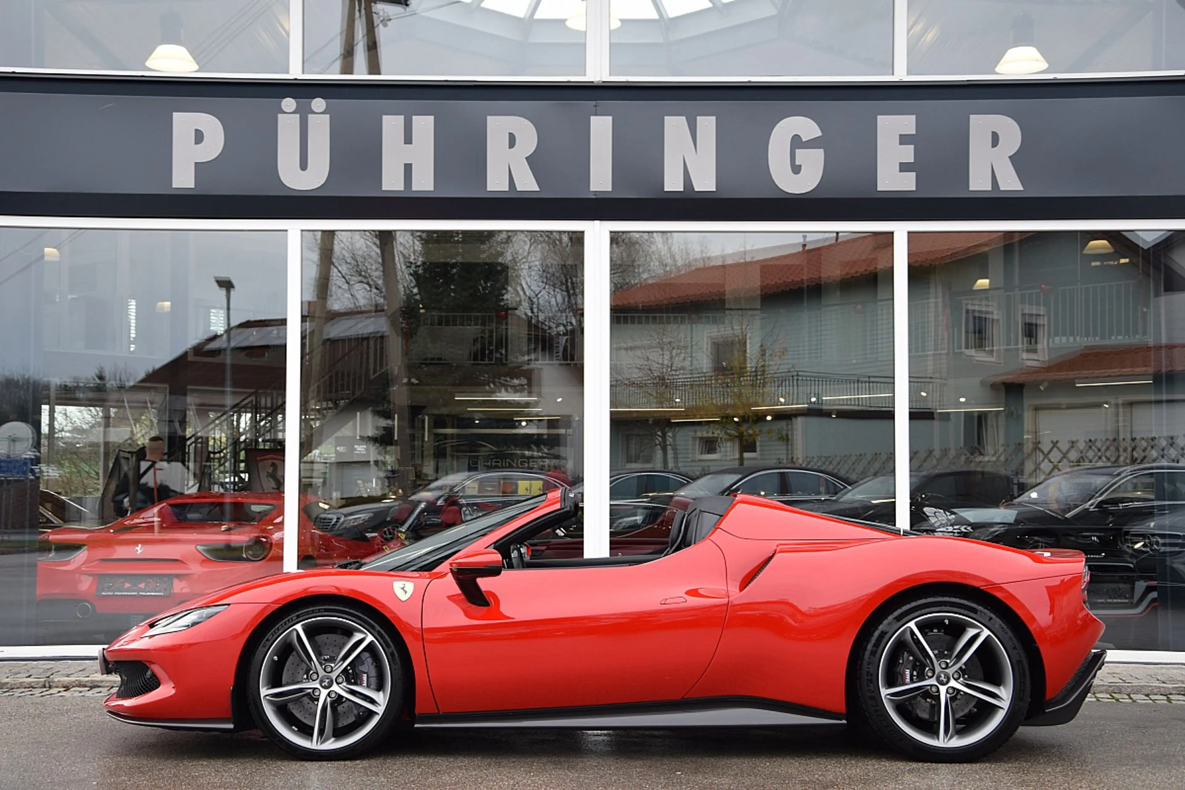 Ferrari 296 GTS Roadster *Carbon*Lift*Kamera*Rosso Metallic...
