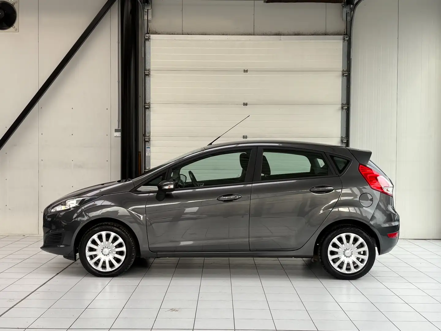 Ford Fiesta Fiesta 1.25i *5 PORTES * CLIM * 1ER PROP * Gris - 2