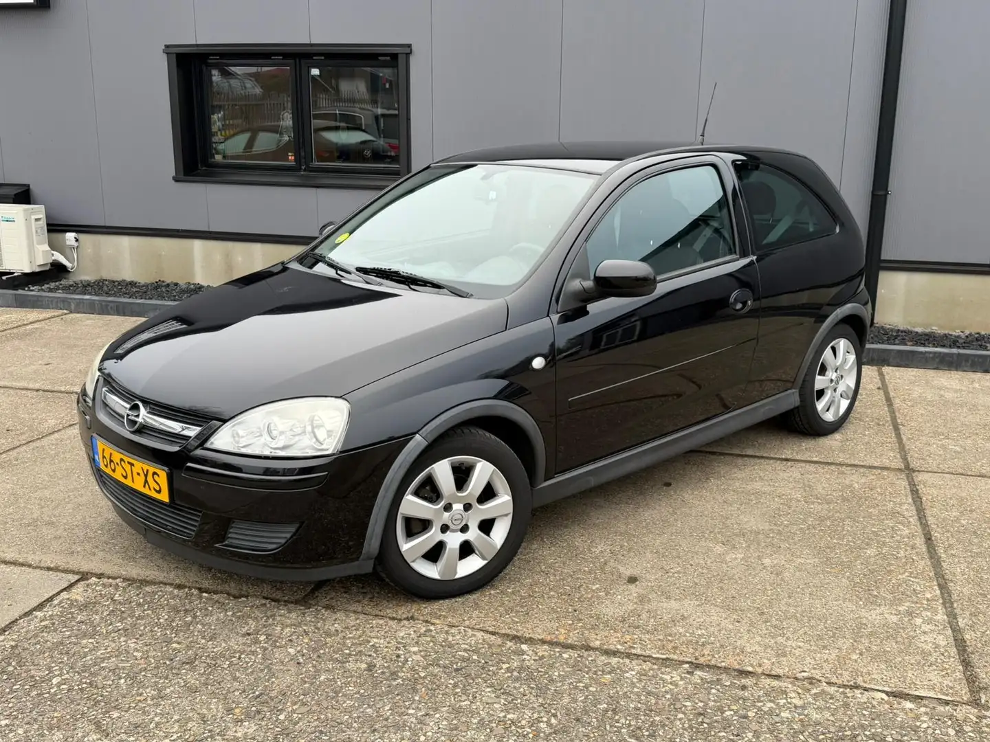 Opel Corsa 1.4-16V Silverline Noir - 2