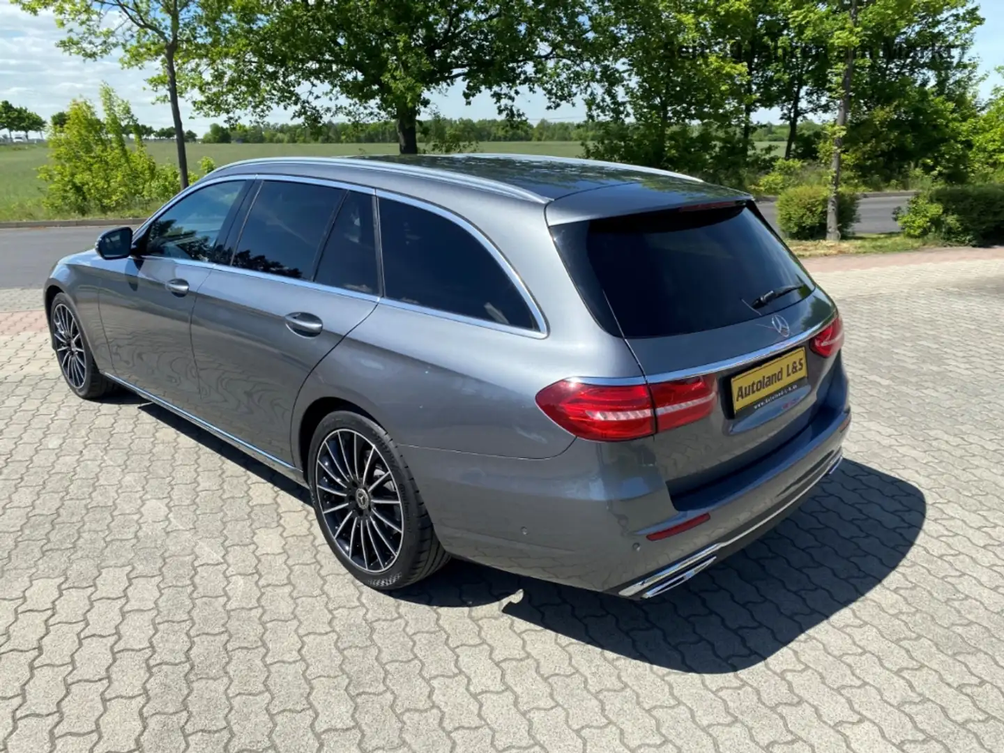 Mercedes-Benz E 400 T-Modell d 4Matic,MULTIBEAM,360 Grad,SH,WKR,Alus,S Grau - 2