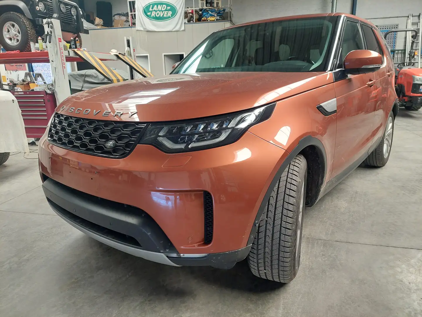 Land Rover Discovery 3.0 hse Oranje - 1