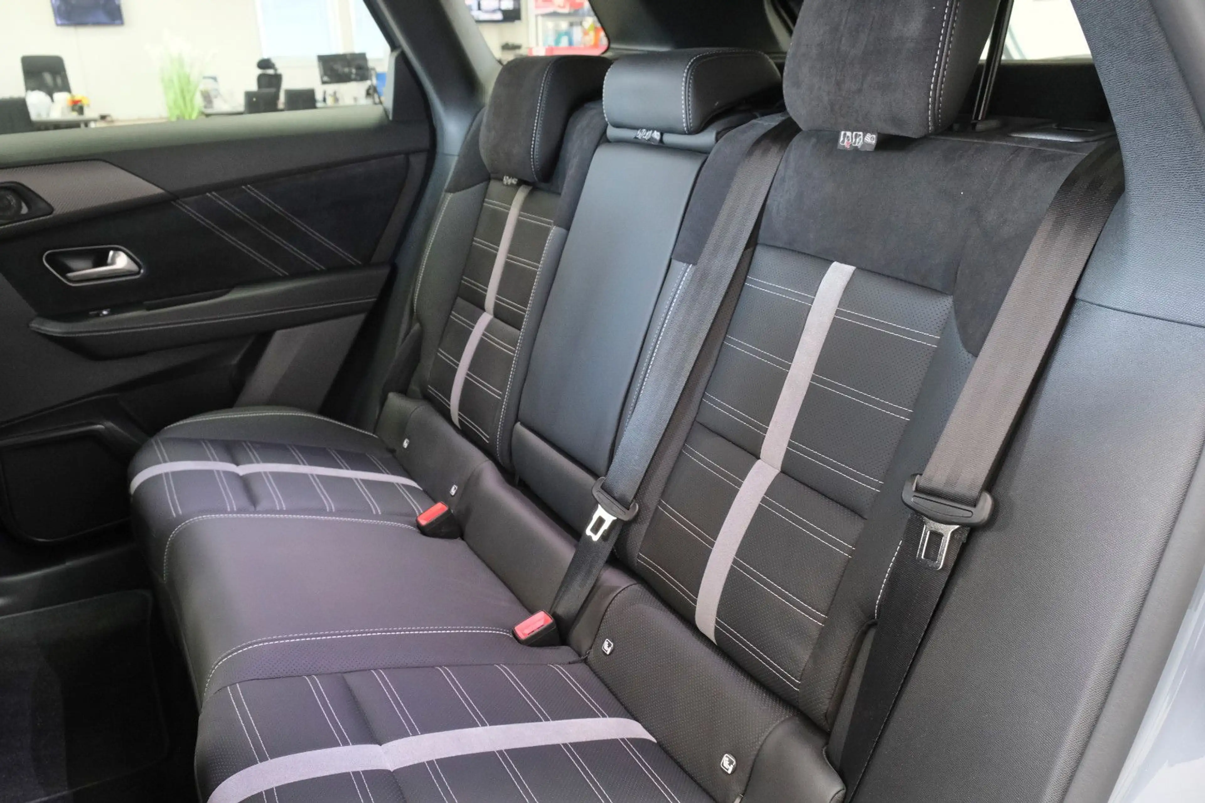 Opel Grandland X Grandland-e Ultimate *VOLL/HUD/MATRIX/PANO/AWD* — photo 14
