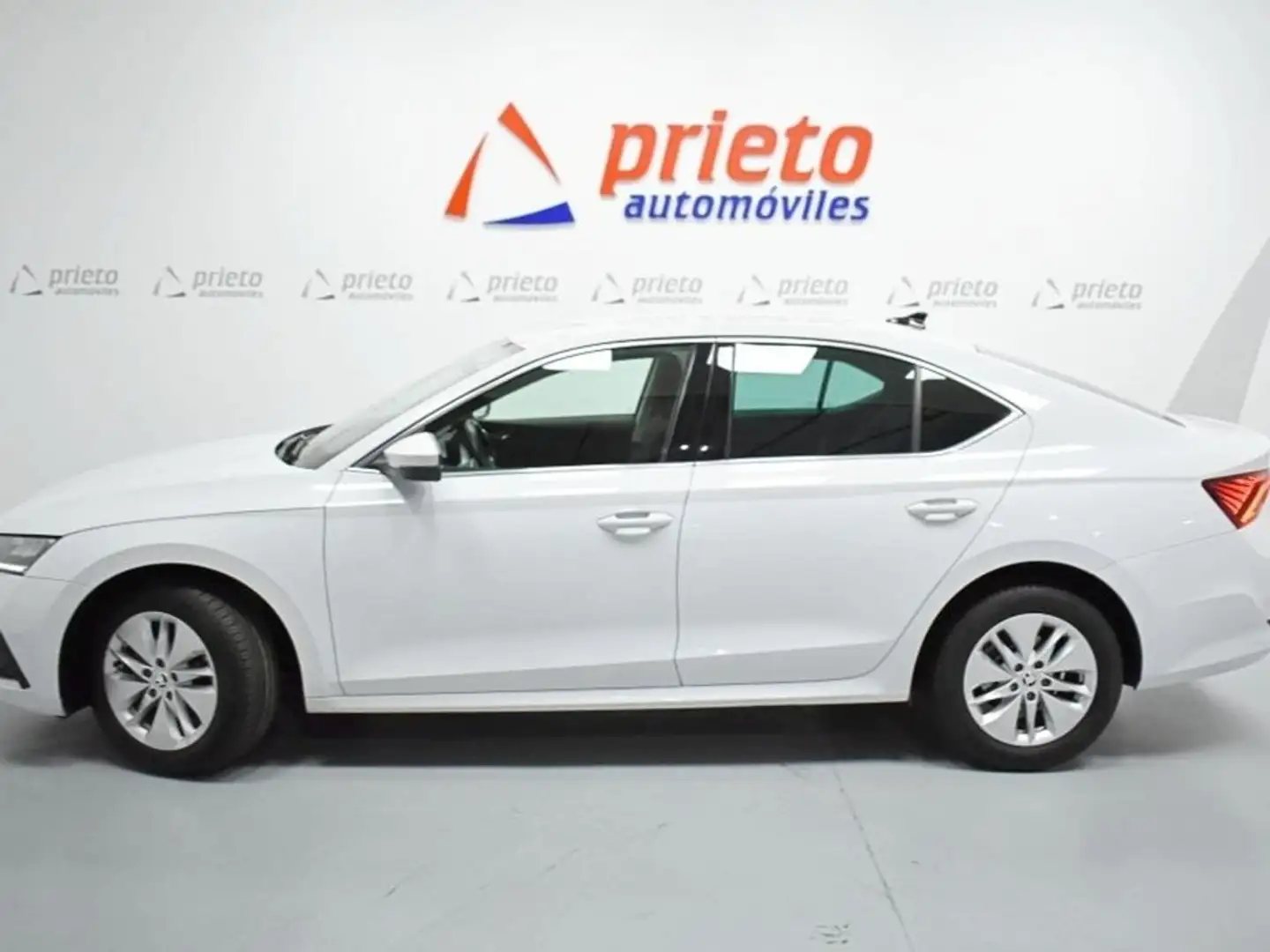 Skoda Octavia 2.0TDI Ambition Plus 85kW Blanco - 2
