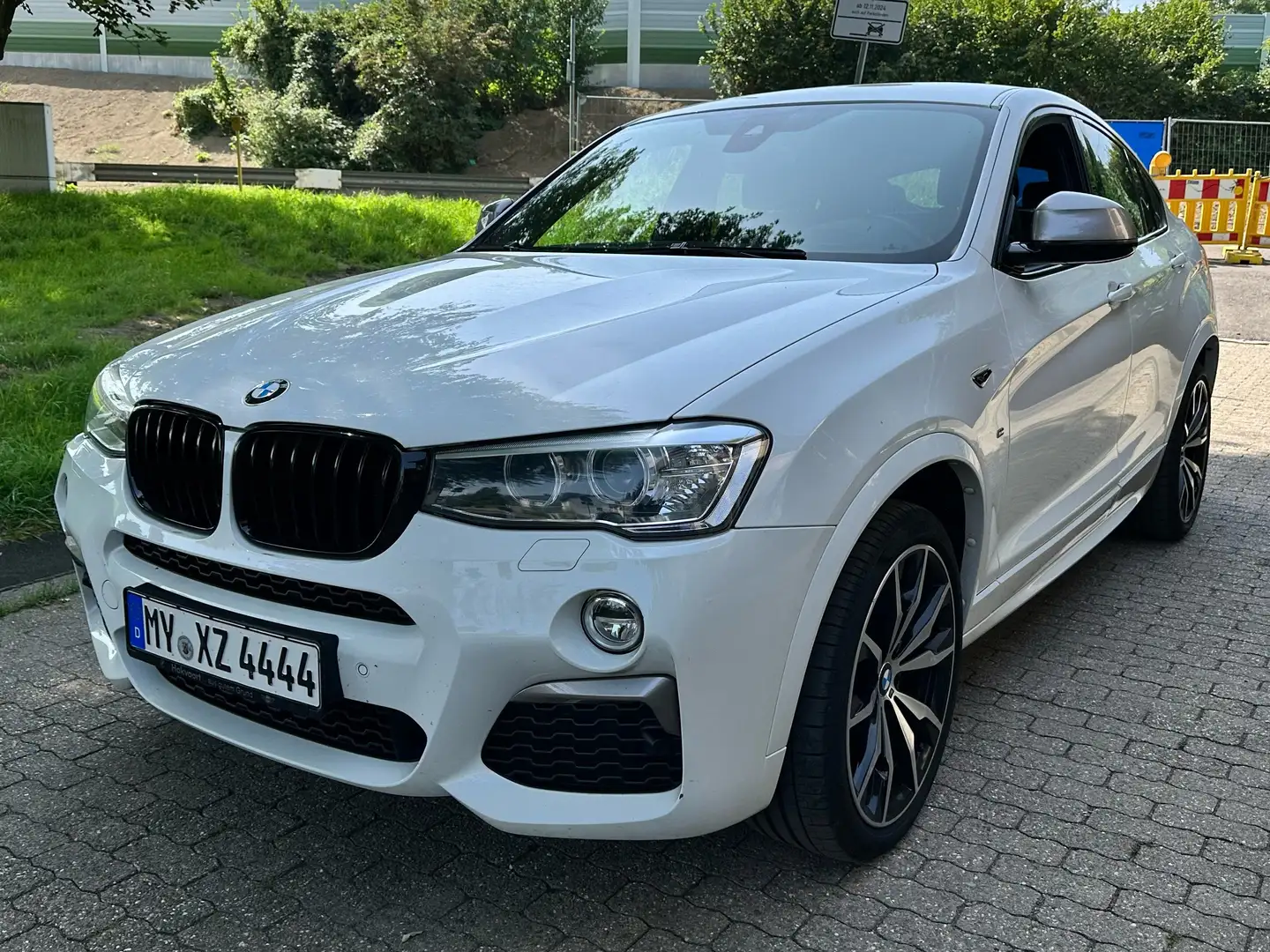 BMW X4 M 40i 20"AHK•Led•H-Up•Sitzhz•ElSitz+HU Wit - 2