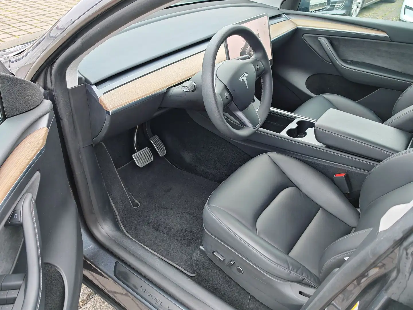 Tesla Model Y SR RWD / AHK Grau - 2