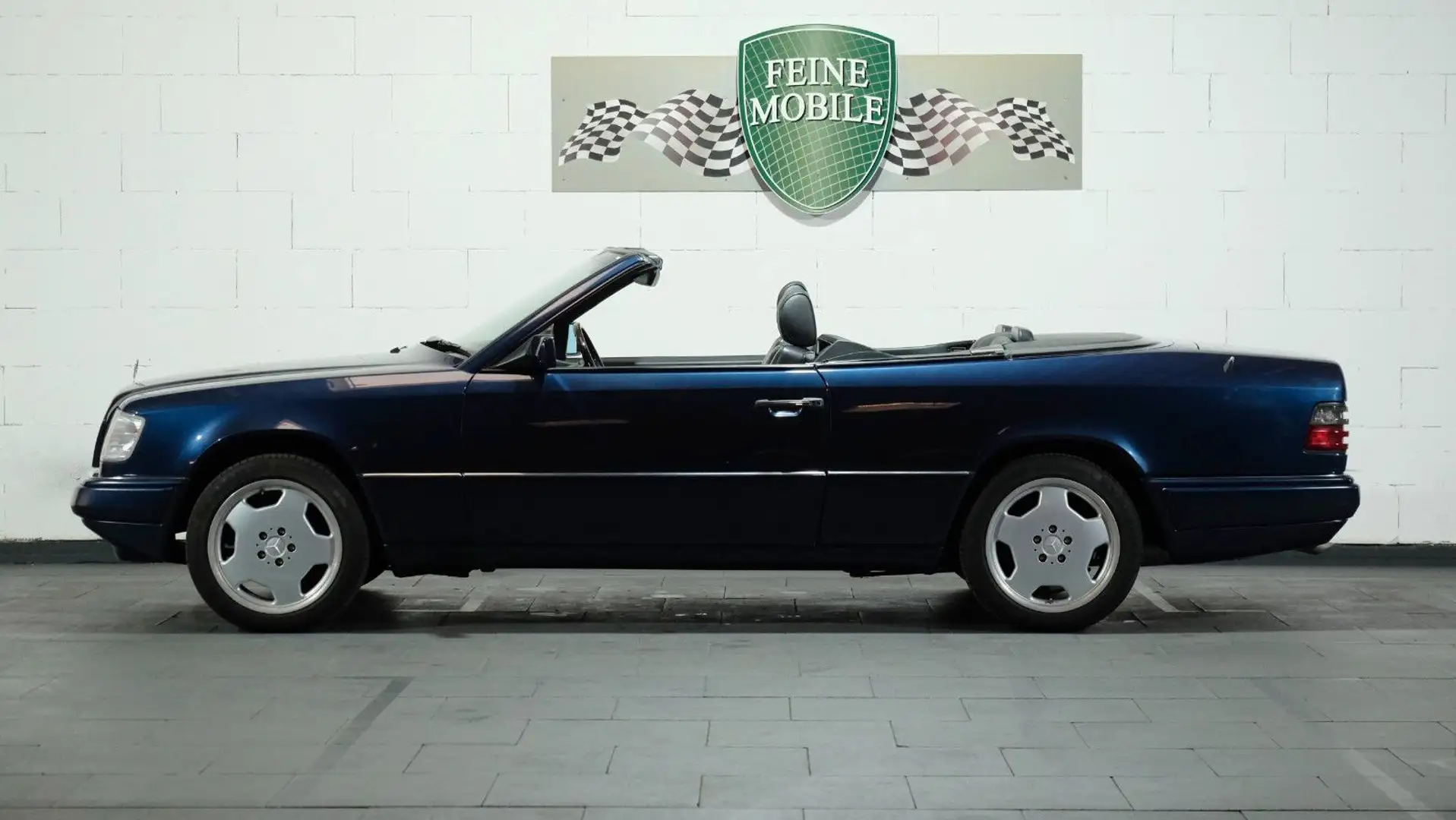 Mercedes-Benz E 220 Cabriolet mit geringer Laufleistung! Bleu - 2