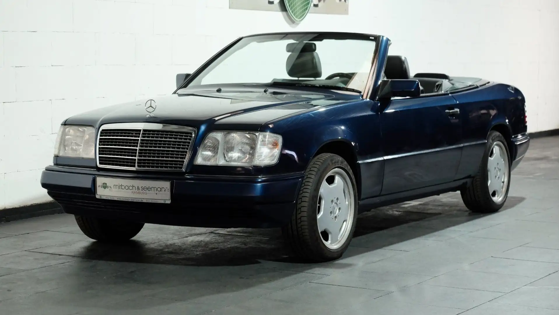 Mercedes-Benz E 220 Cabriolet mit geringer Laufleistung! Bleu - 1