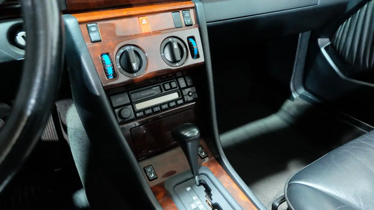 Mercedes-Benz E 220 Cabriolet mit geringer Laufleistung!, foto 8