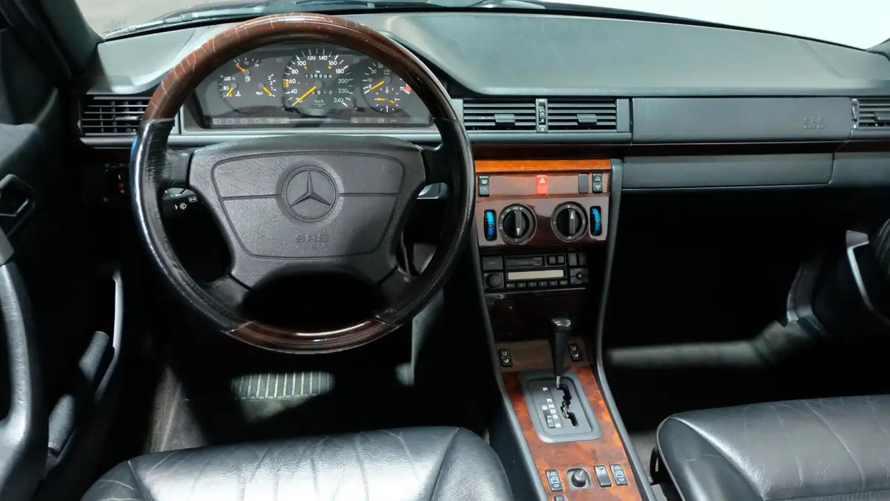 Mercedes-Benz E 220 Cabriolet mit geringer Laufleistung!, foto 4