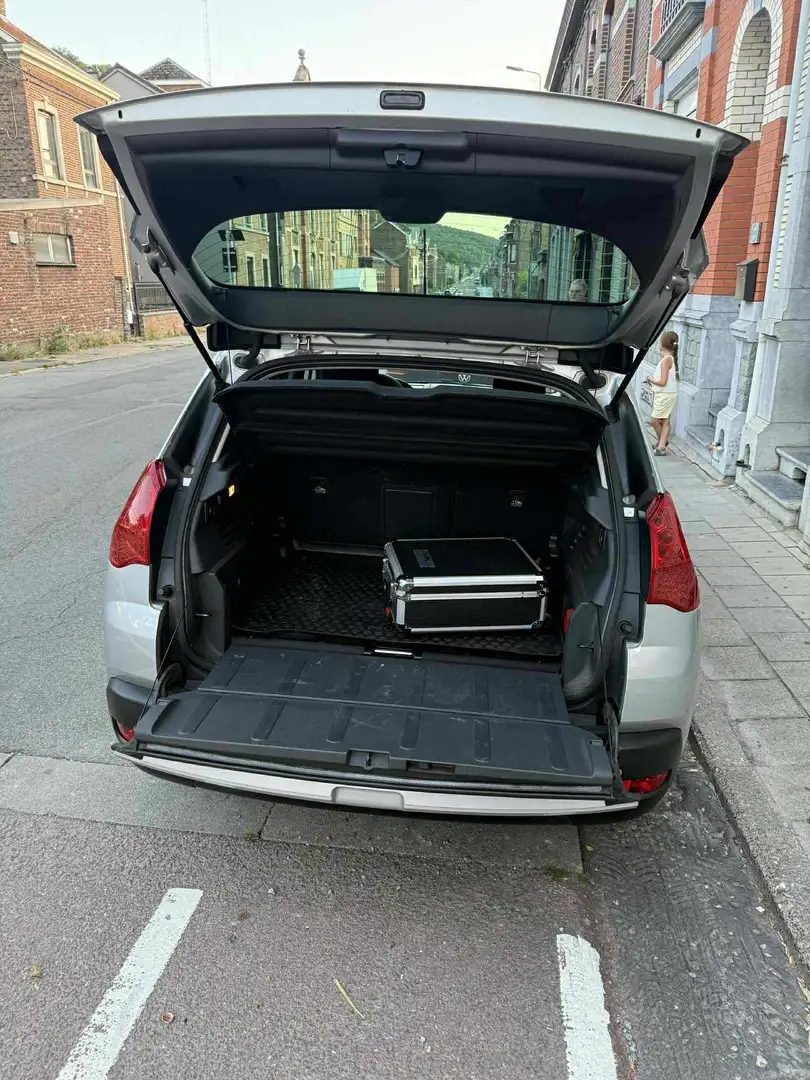 Peugeot 3008 3008 1.6 HDi Confort Pack FAP Zilver - 2