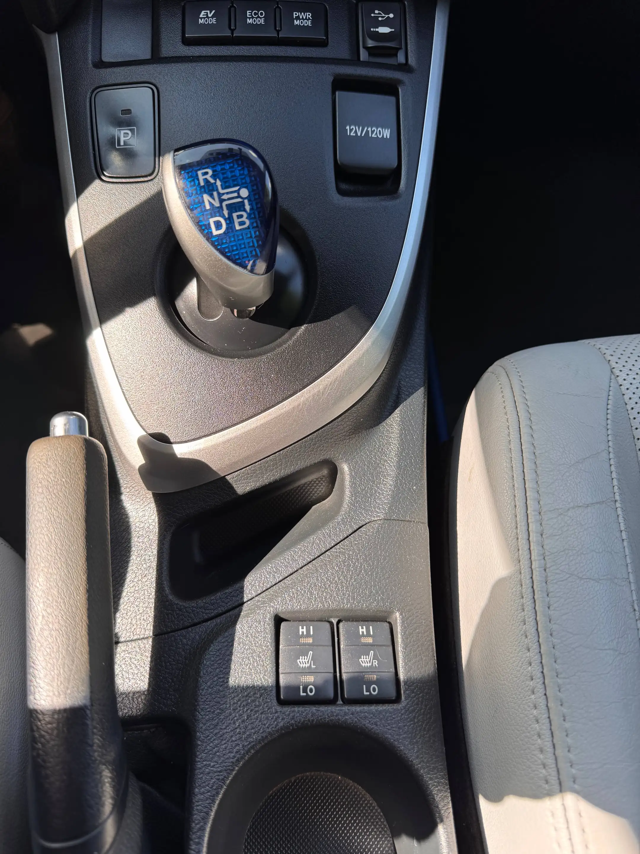 Toyota Auris Hybrid Executive LEDER PANO — photo 12