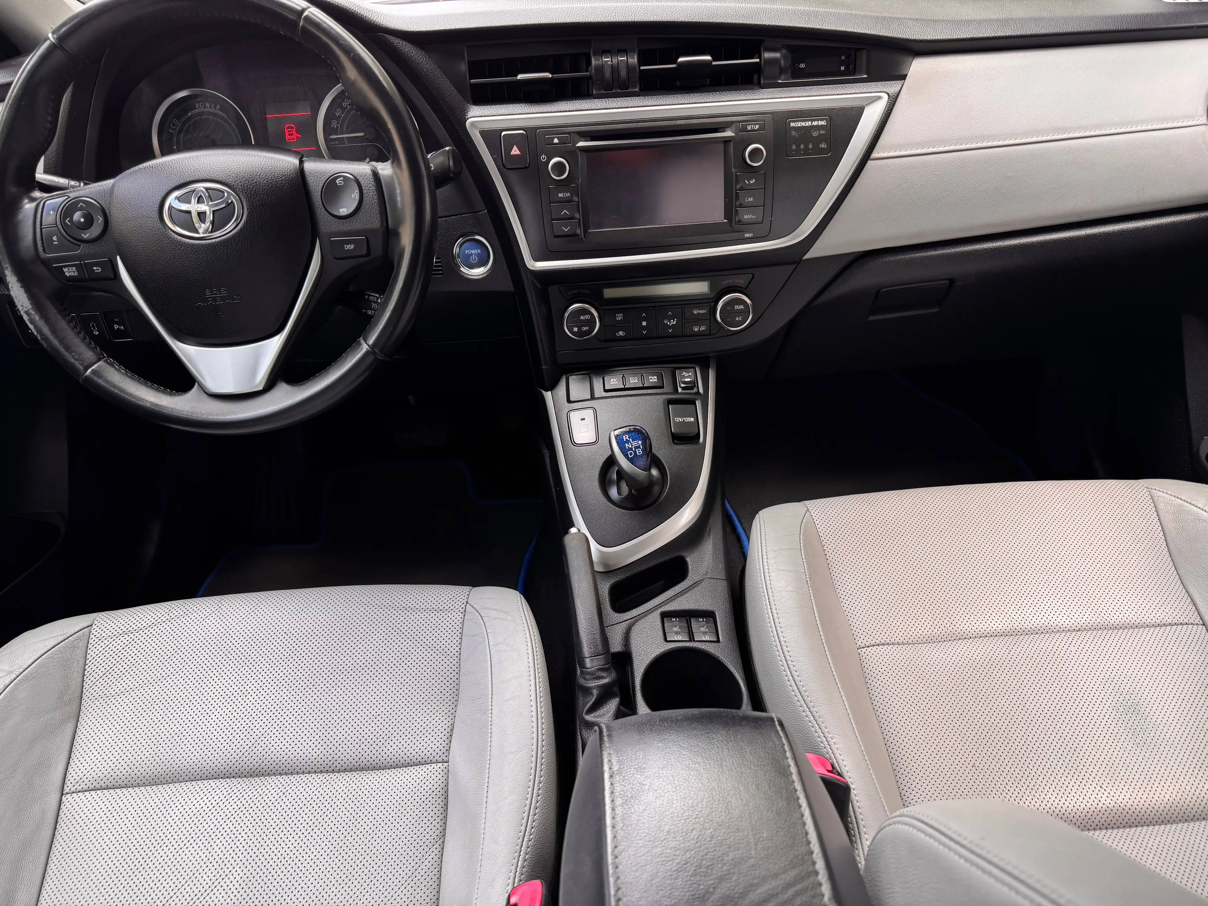 Toyota Auris Hybrid Executive LEDER PANO — photo 11