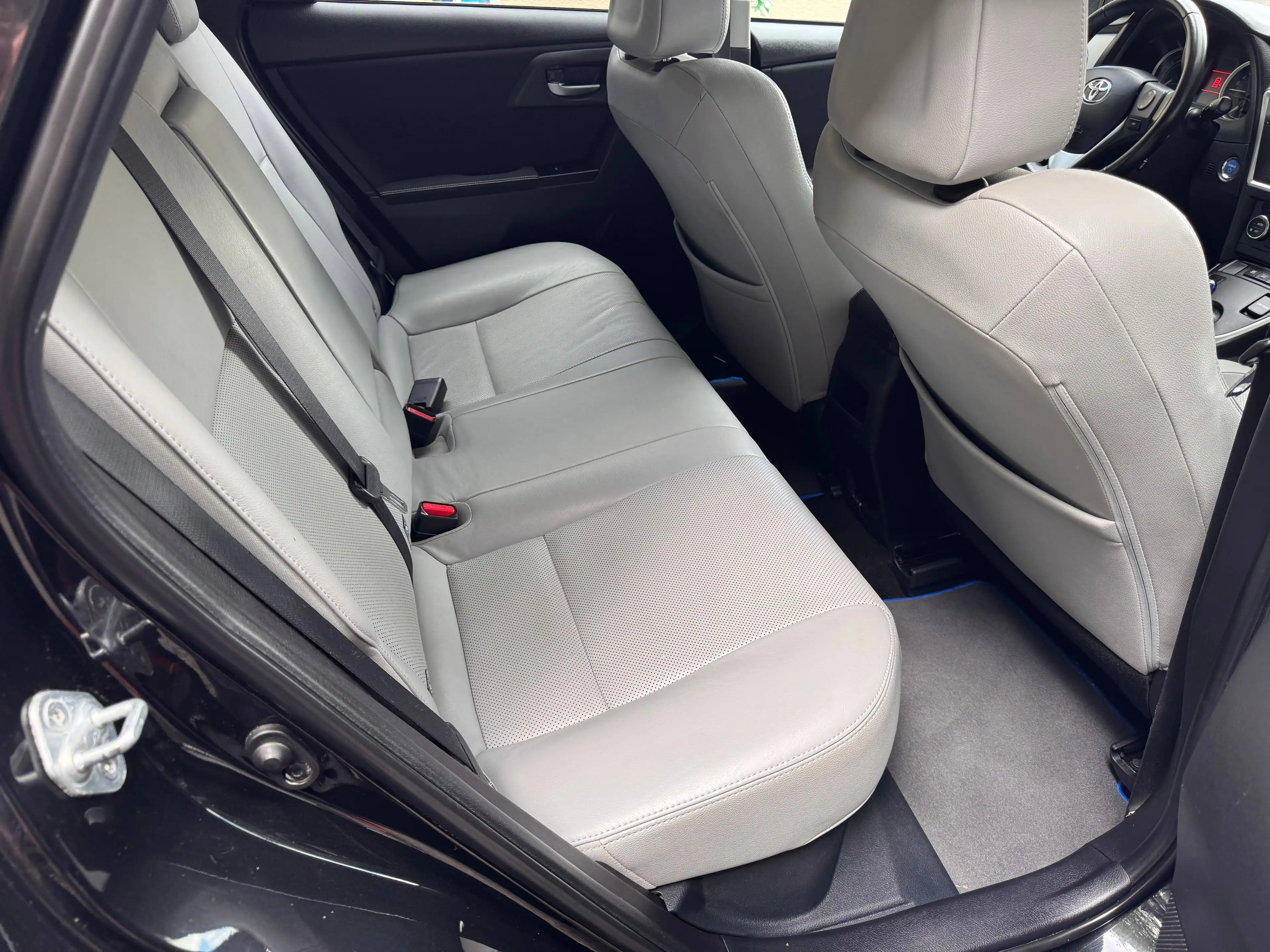 Toyota Auris Hybrid Executive LEDER PANO — photo 9