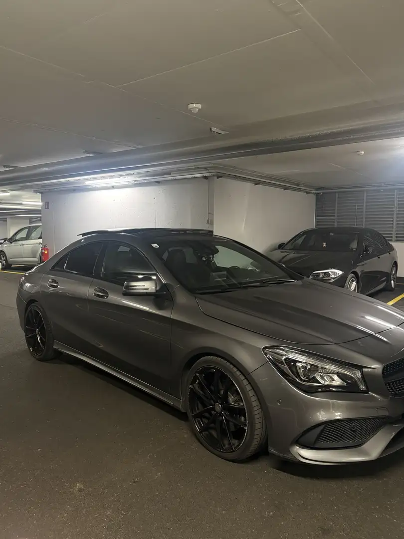 Mercedes-Benz CLA 220 AMG Line d Aut. Grau - 2