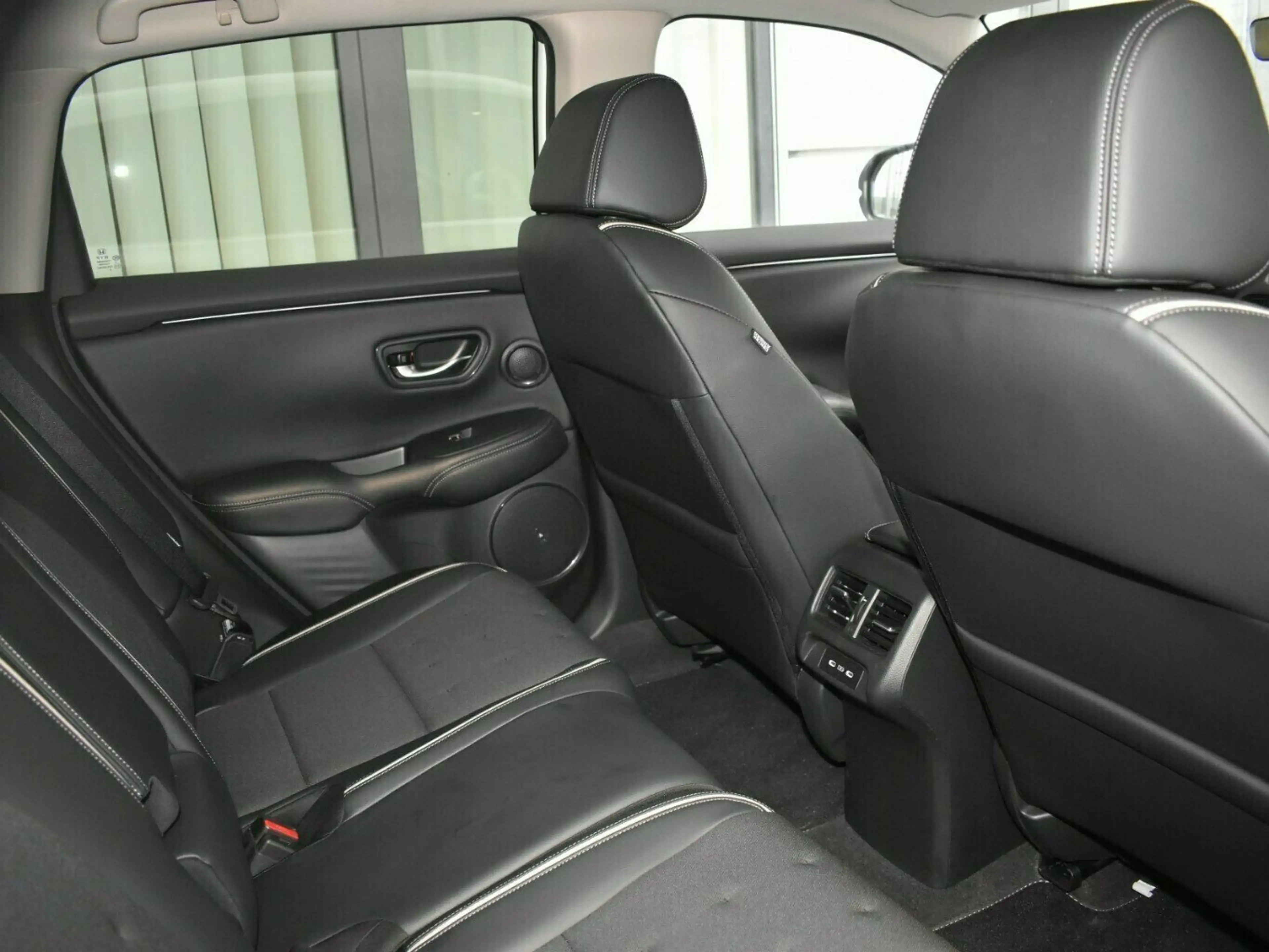 Honda ZR-V e:HEV Sport — photo 13